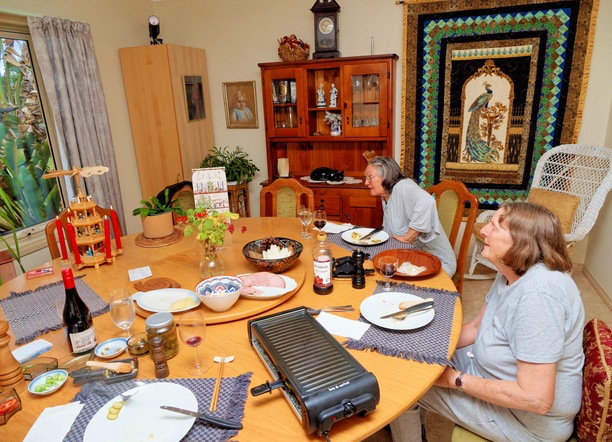 https://lemis.nyc3.digitaloceanspaces.com/grog/Photos/20241201/small/Advent-Raclette-4.jpeg