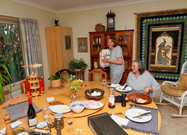 https://lemis.nyc3.digitaloceanspaces.com/grog/Photos/20241201/small/Advent-Raclette-9.jpeg