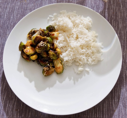 https://lemis.nyc3.digitaloceanspaces.com/grog/Photos/20250413/small/Soya-and-honey-glazed-sprouts-4.jpeg
