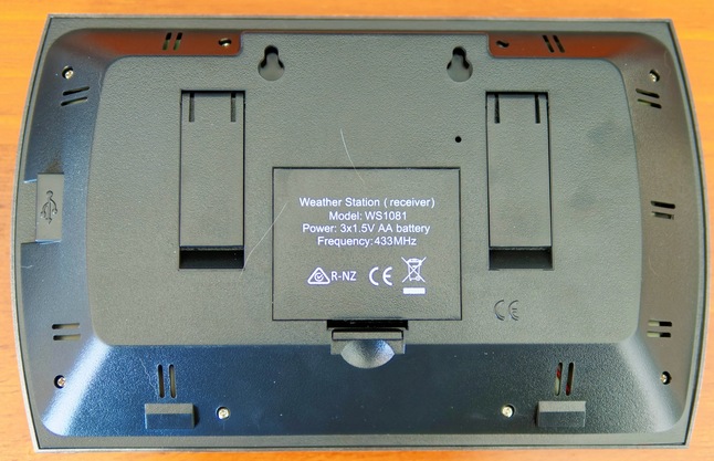 https://lemis.nyc3.digitaloceanspaces.com/grog/Photos/20250529/small/WS1081-Weather-station-rear-1.jpeg