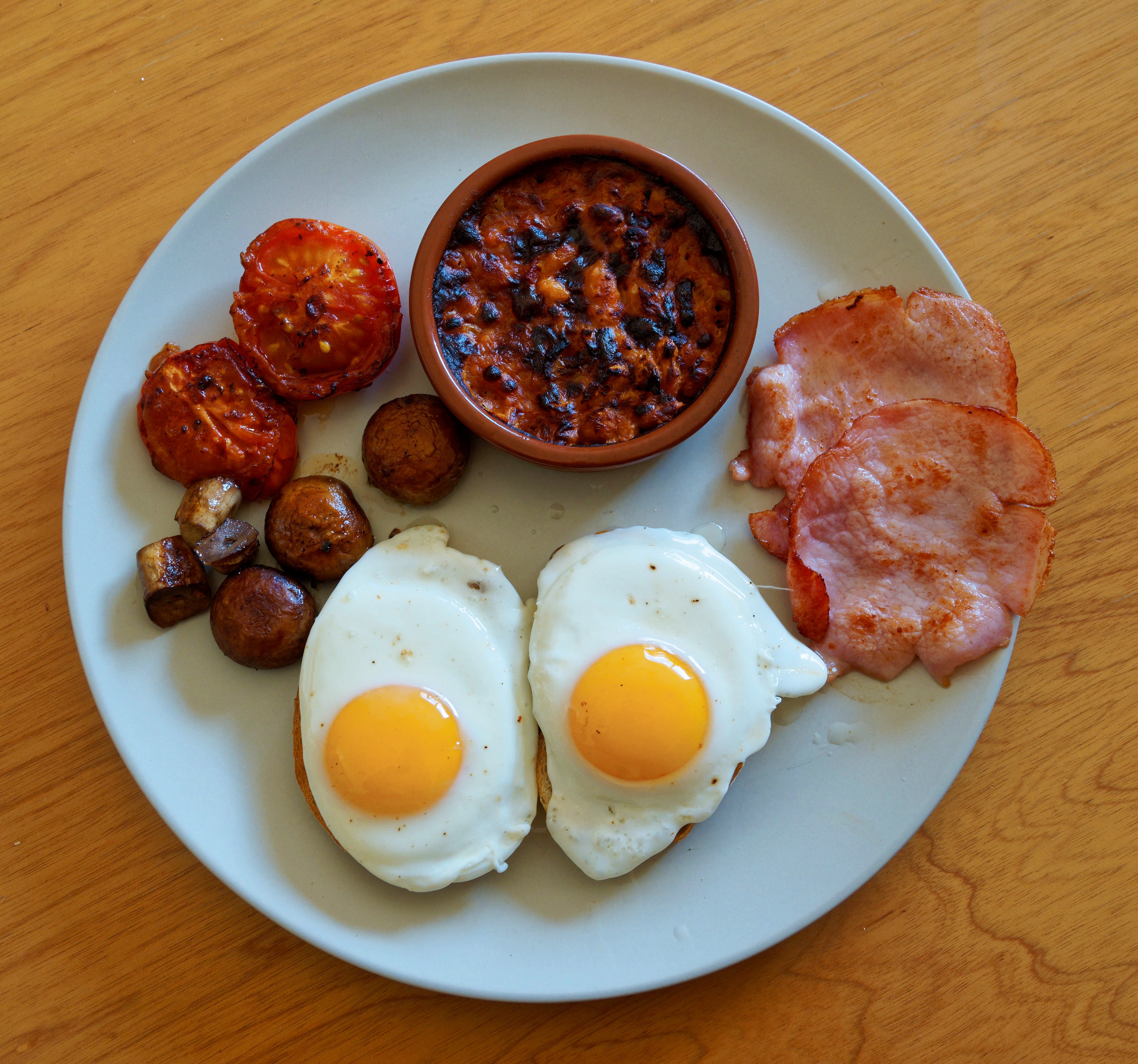 https://lemis.nyc3.digitaloceanspaces.com/grog/Photos/20250601/big/Bacon-and-eggs.jpeg