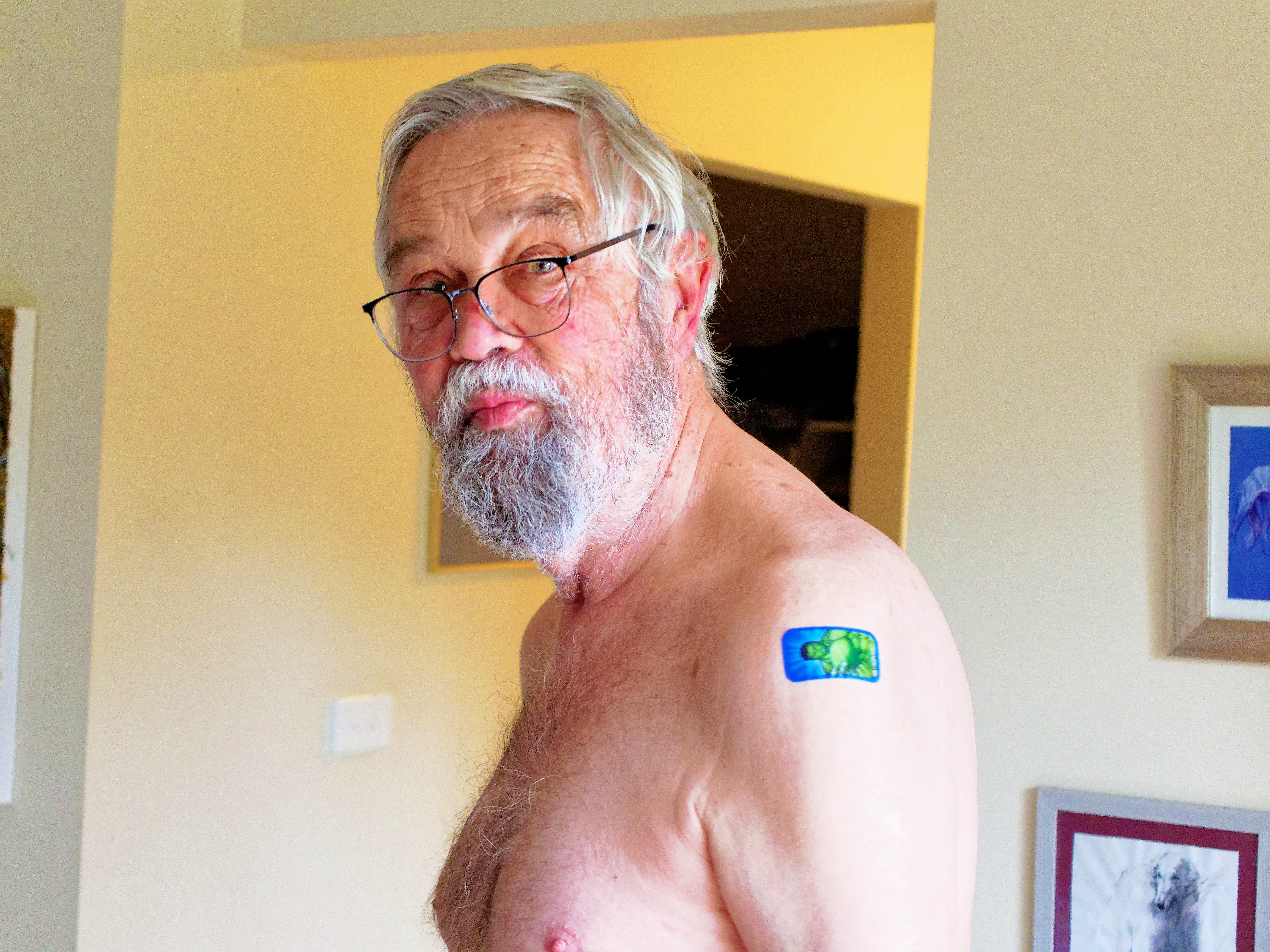 https://lemis.nyc3.digitaloceanspaces.com/grog/Photos/20250603/big/Vaccination-bandage-3.jpeg
