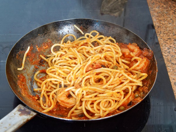 https://lemis.nyc3.digitaloceanspaces.com/grog/Photos/20250615/small/Spaghetti-alla-puttanesca-3.jpeg