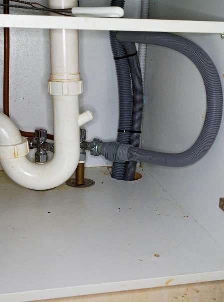 https://lemis.nyc3.digitaloceanspaces.com/grog/Photos/20250701/small/Dishwasher-connections-6.jpeg