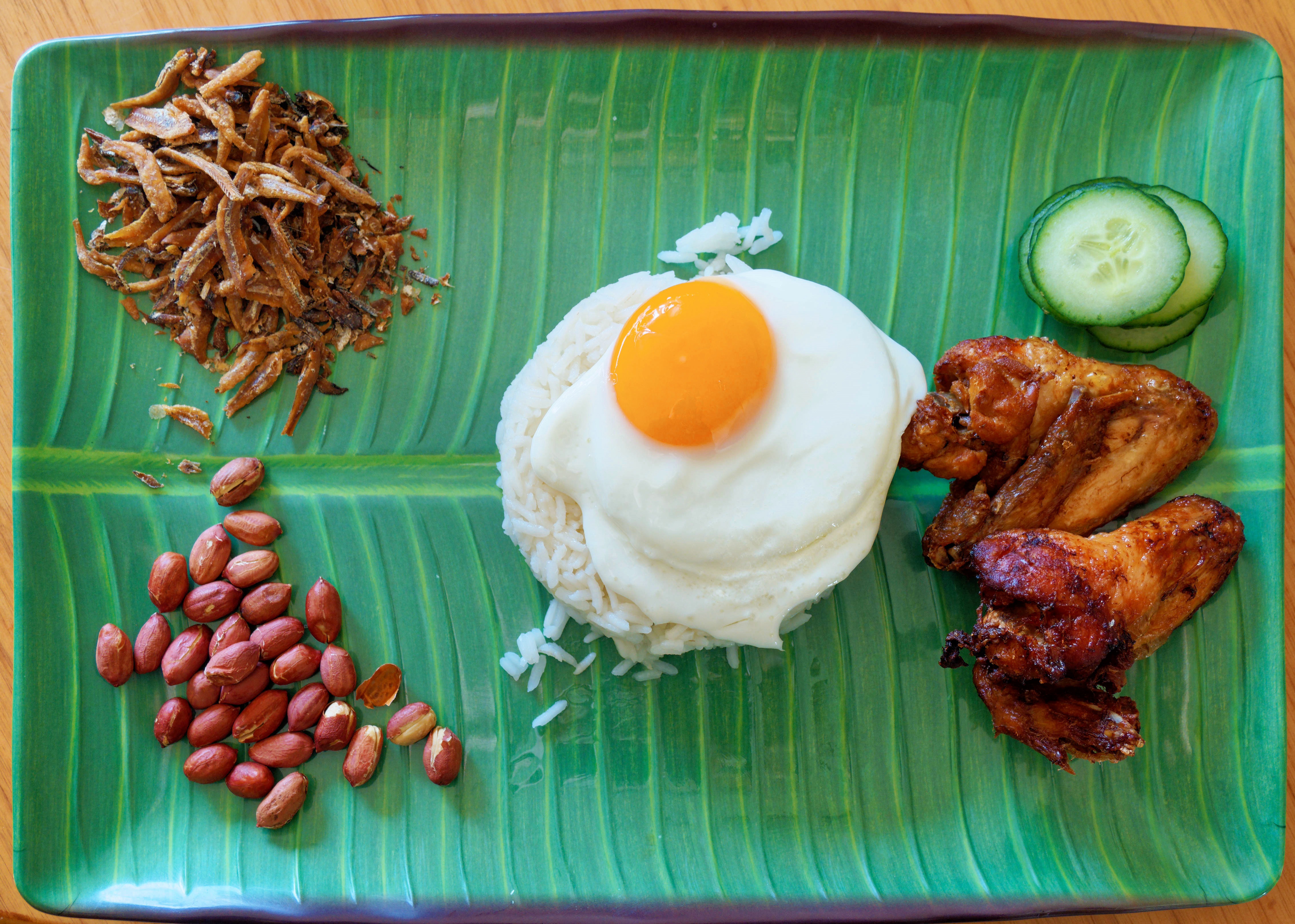 https://lemis.nyc3.digitaloceanspaces.com/grog/Photos/20250712/big/Nasi-lemak-1.jpeg