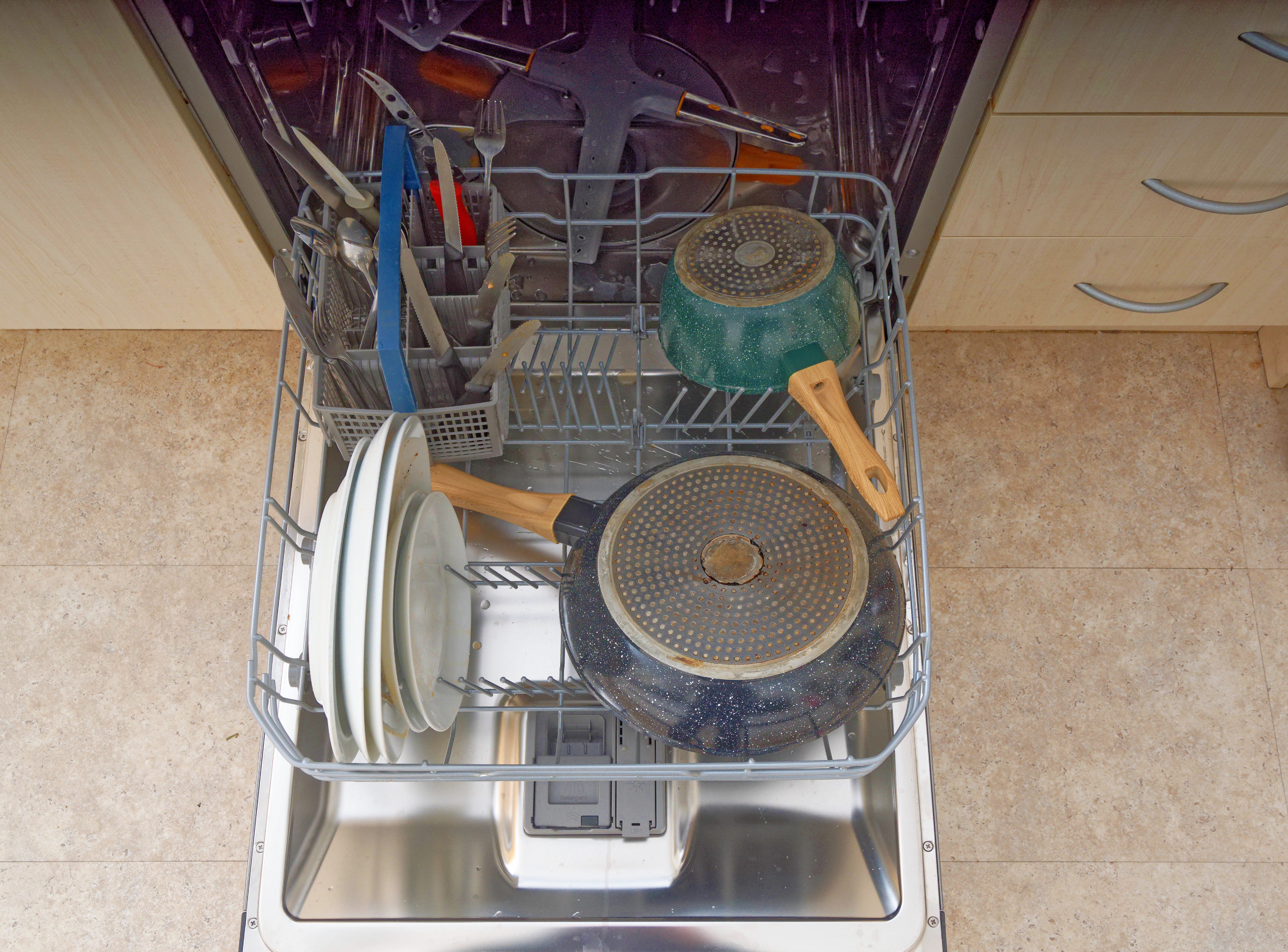 https://lemis.nyc3.digitaloceanspaces.com/grog/Photos/20250715/big/Dishwasher-1.jpeg