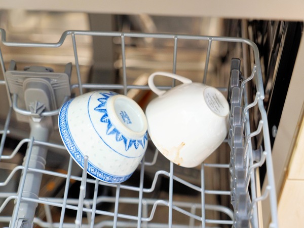 https://lemis.nyc3.digitaloceanspaces.com/grog/Photos/20250716/small/Loading-dishwasher-4.jpeg