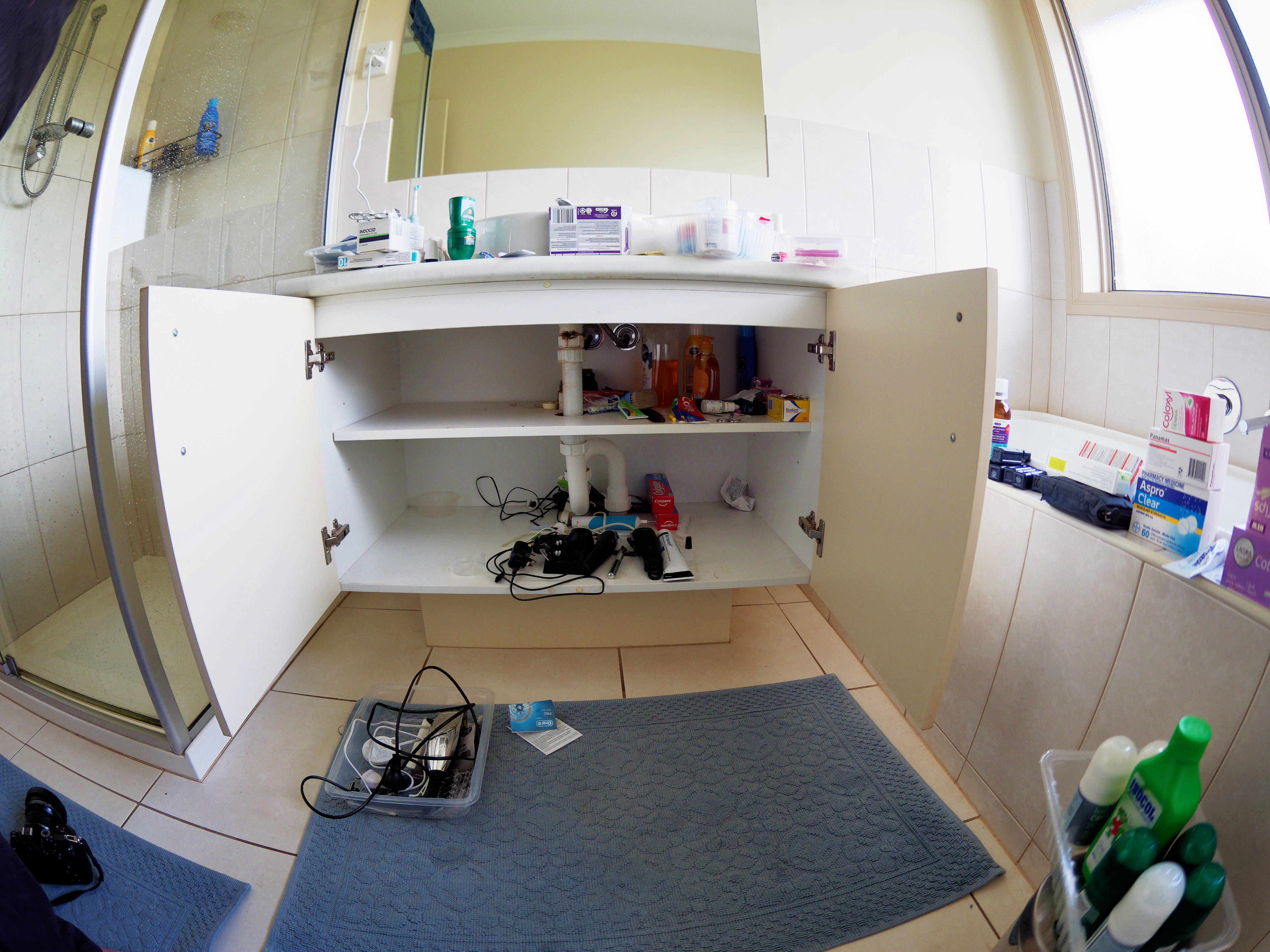 https://lemis.nyc3.digitaloceanspaces.com/grog/Photos/20250808/big/Tidying-bathroom-1.jpeg