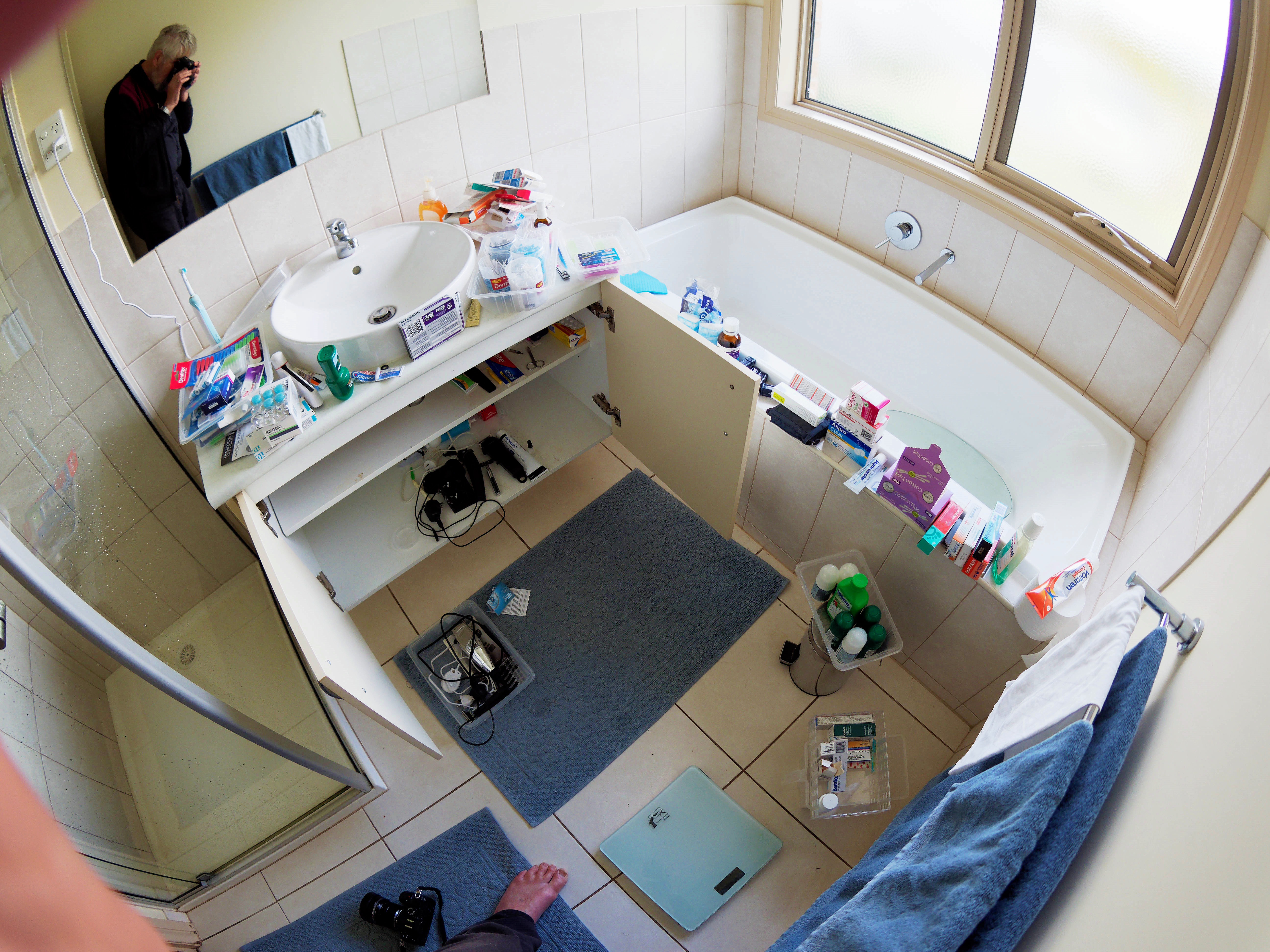 https://lemis.nyc3.digitaloceanspaces.com/grog/Photos/20250808/big/Tidying-bathroom-3.jpeg