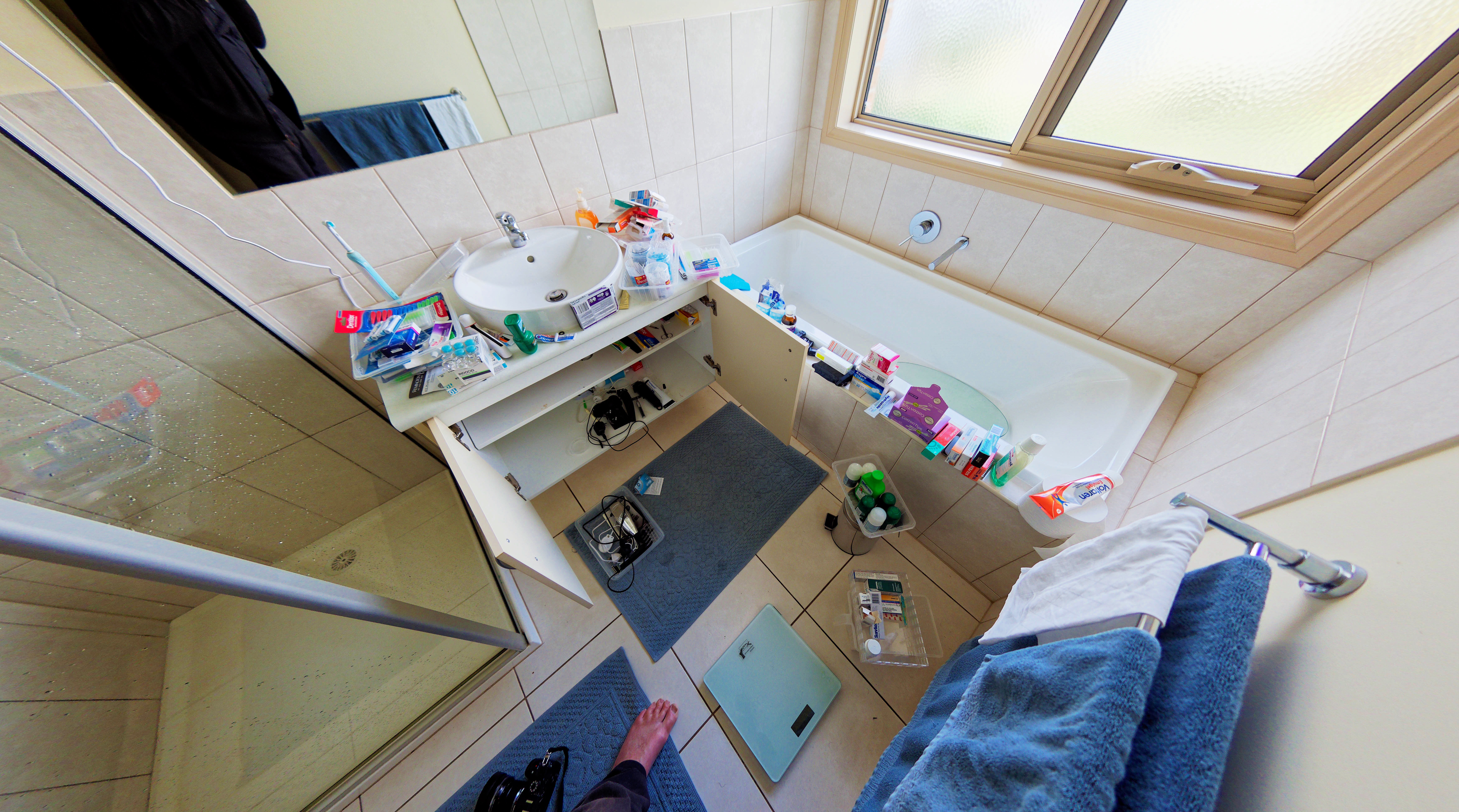 https://lemis.nyc3.digitaloceanspaces.com/grog/Photos/20250808/big/Tidying-bathroom-4.jpeg