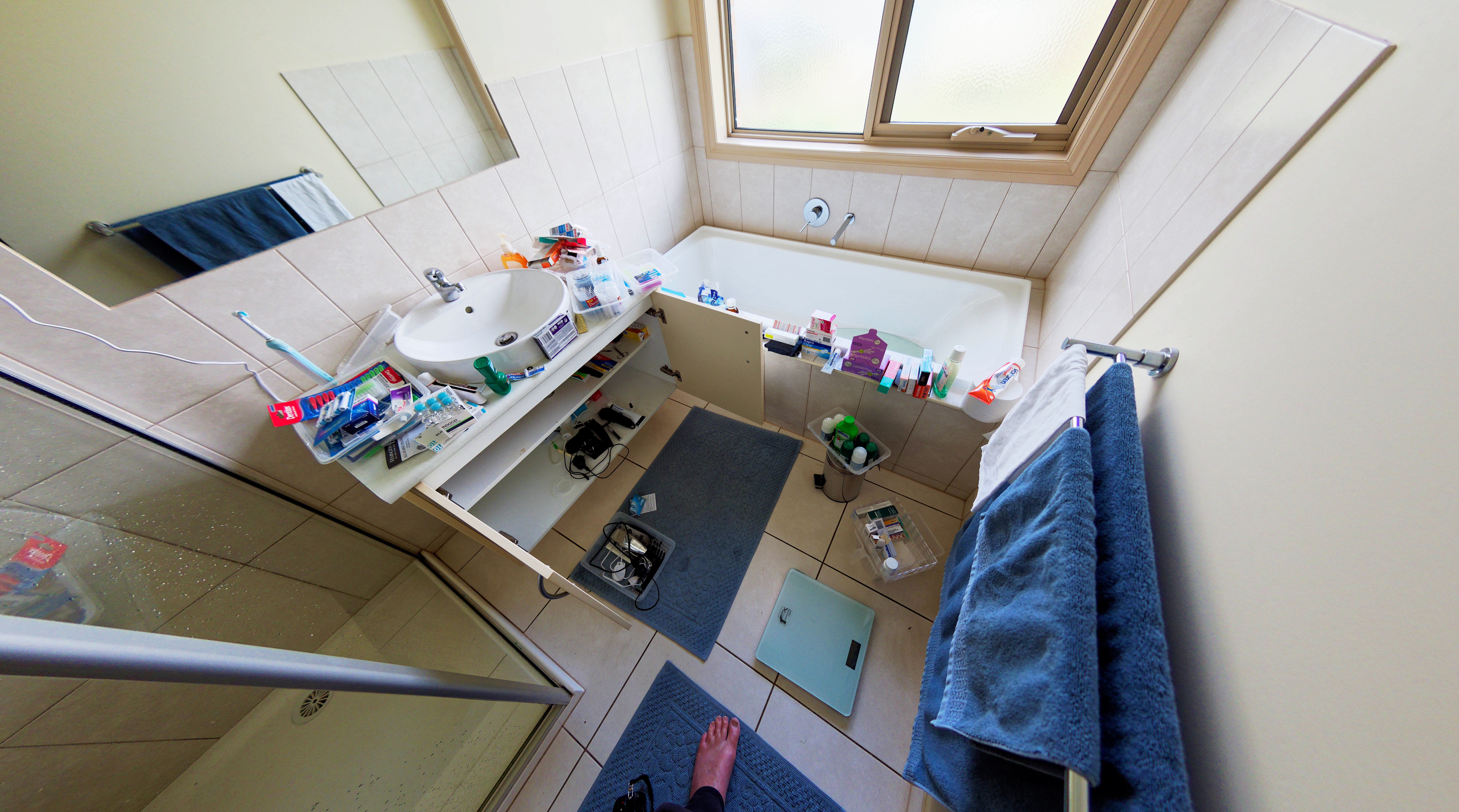 https://lemis.nyc3.digitaloceanspaces.com/grog/Photos/20250808/big/Tidying-bathroom-6.jpeg