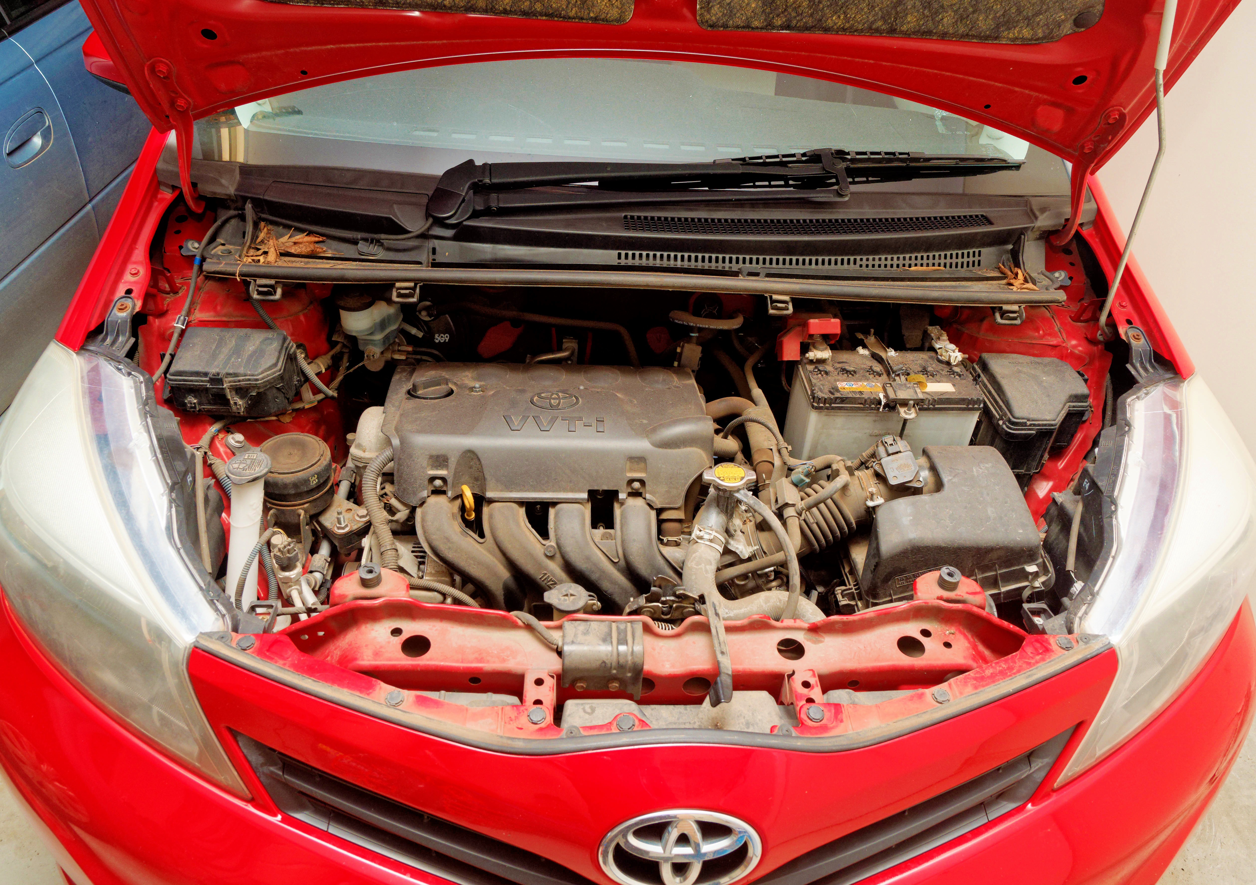 https://lemis.nyc3.digitaloceanspaces.com/grog/Photos/20250813/big/Toyota-Bonnet-catch-2.jpeg