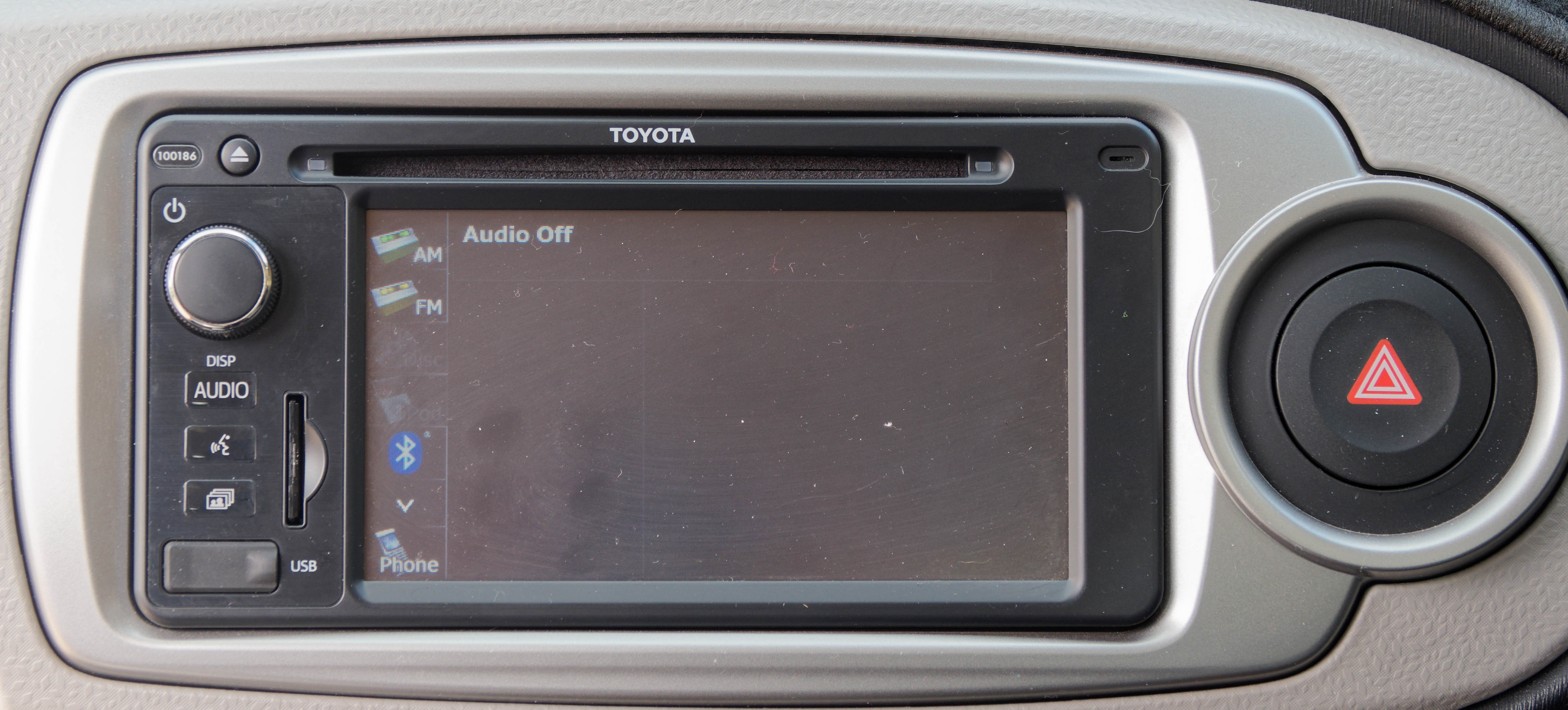 https://lemis.nyc3.digitaloceanspaces.com/grog/Photos/20250813/big/Toyota-Yaris-radio-5.jpeg