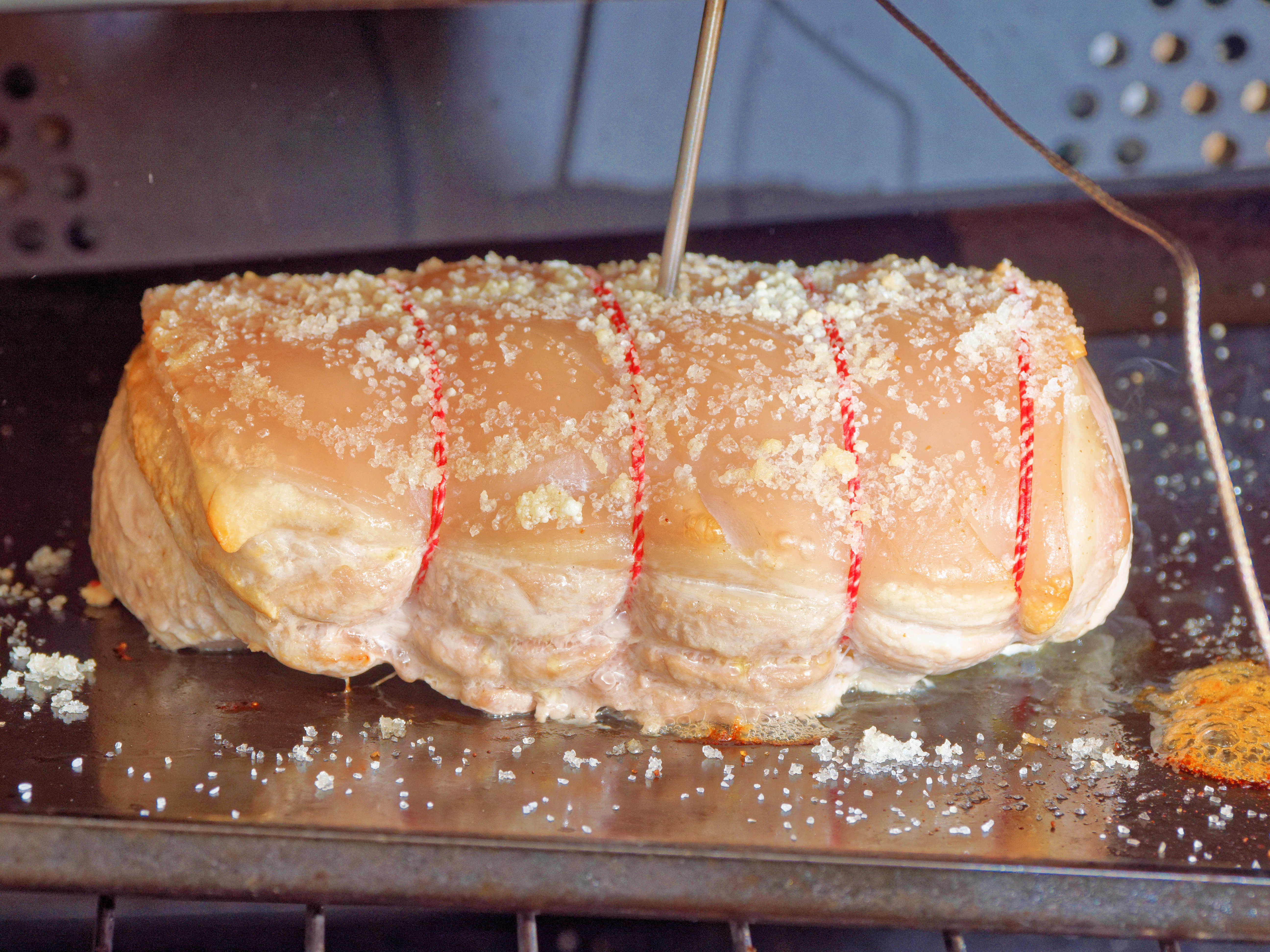https://lemis.nyc3.digitaloceanspaces.com/grog/Photos/20250817/big/Roasting-pork-4.jpeg