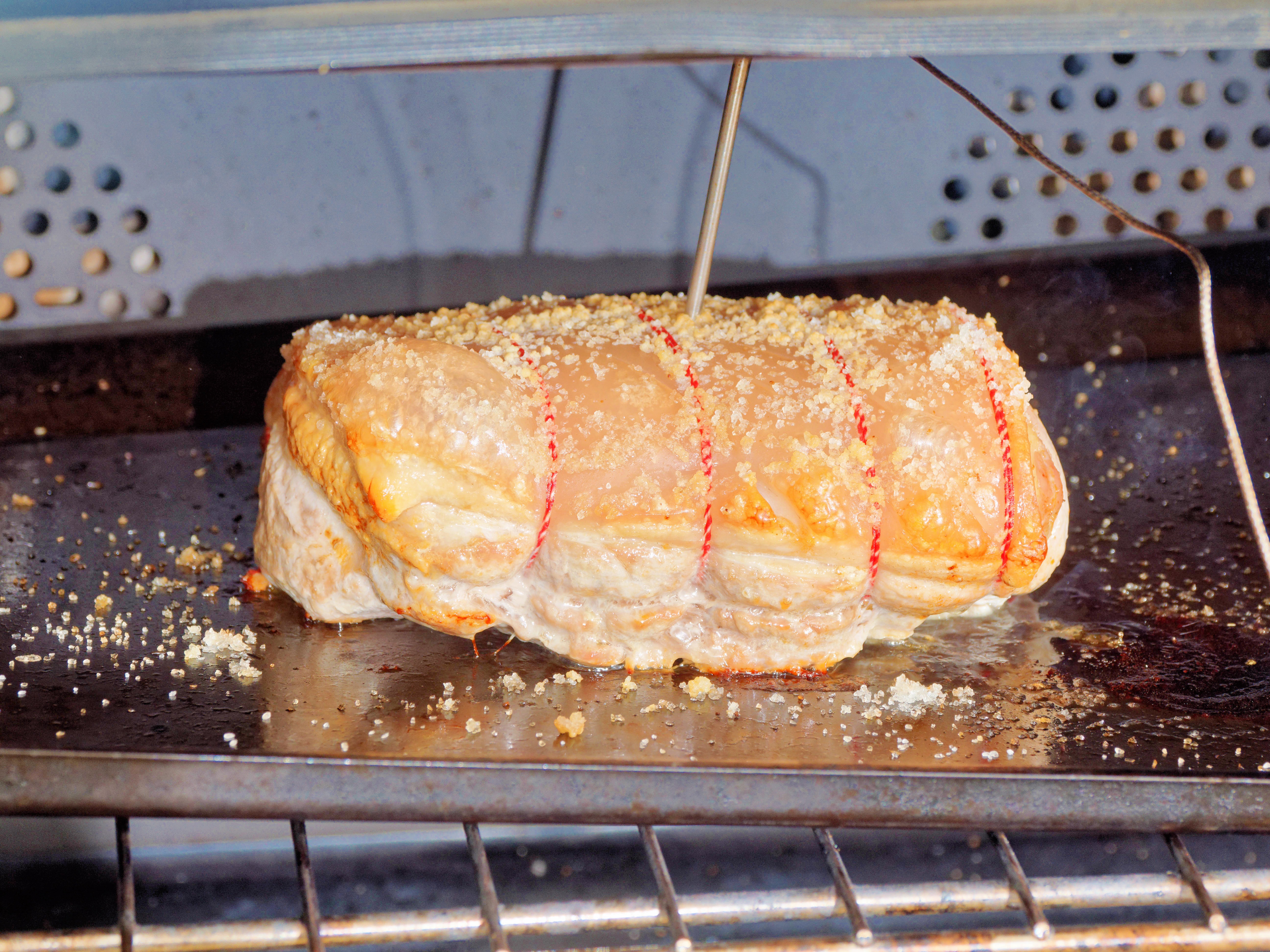 https://lemis.nyc3.digitaloceanspaces.com/grog/Photos/20250817/big/Roasting-pork-6.jpeg