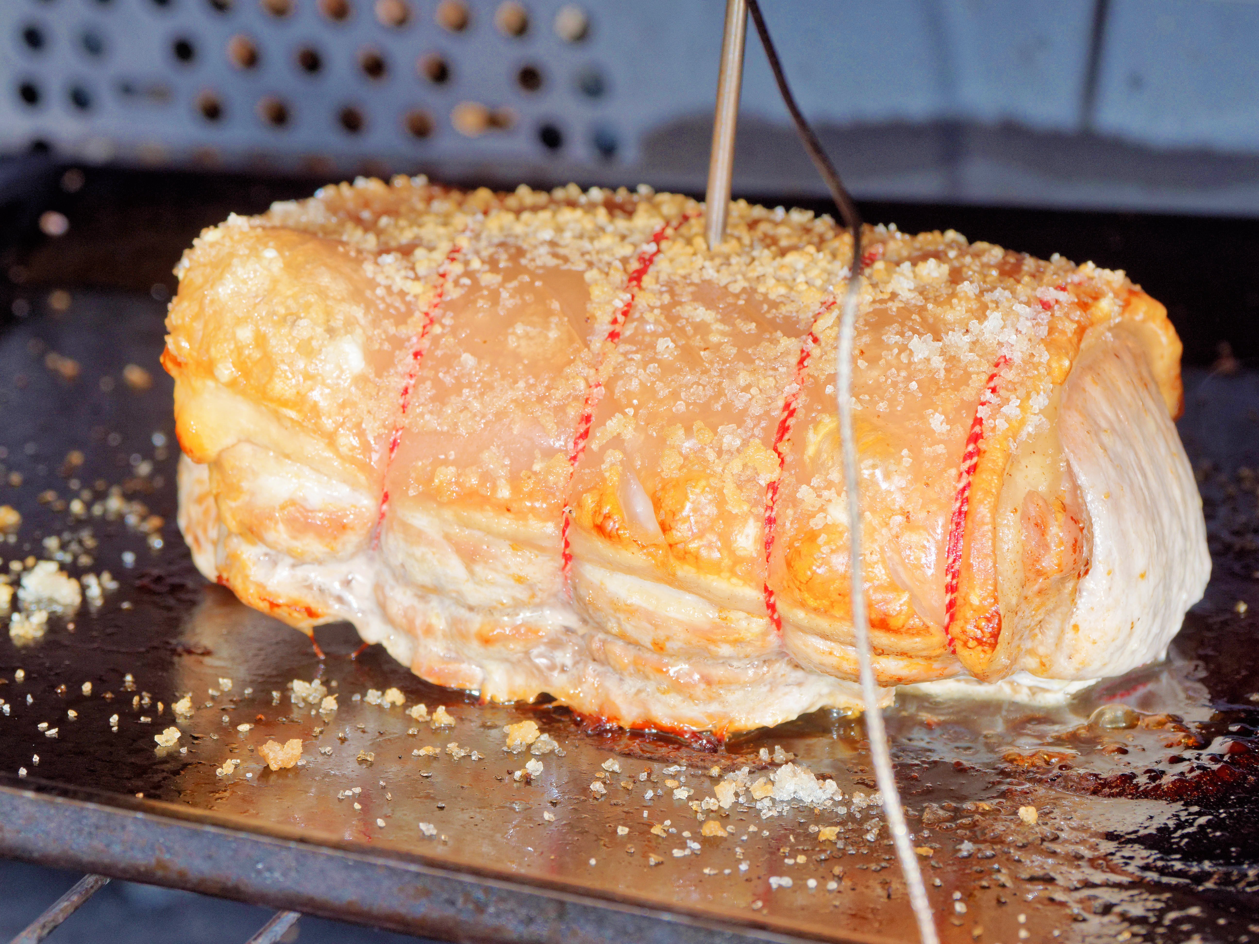 https://lemis.nyc3.digitaloceanspaces.com/grog/Photos/20250817/big/Roasting-pork-7.jpeg