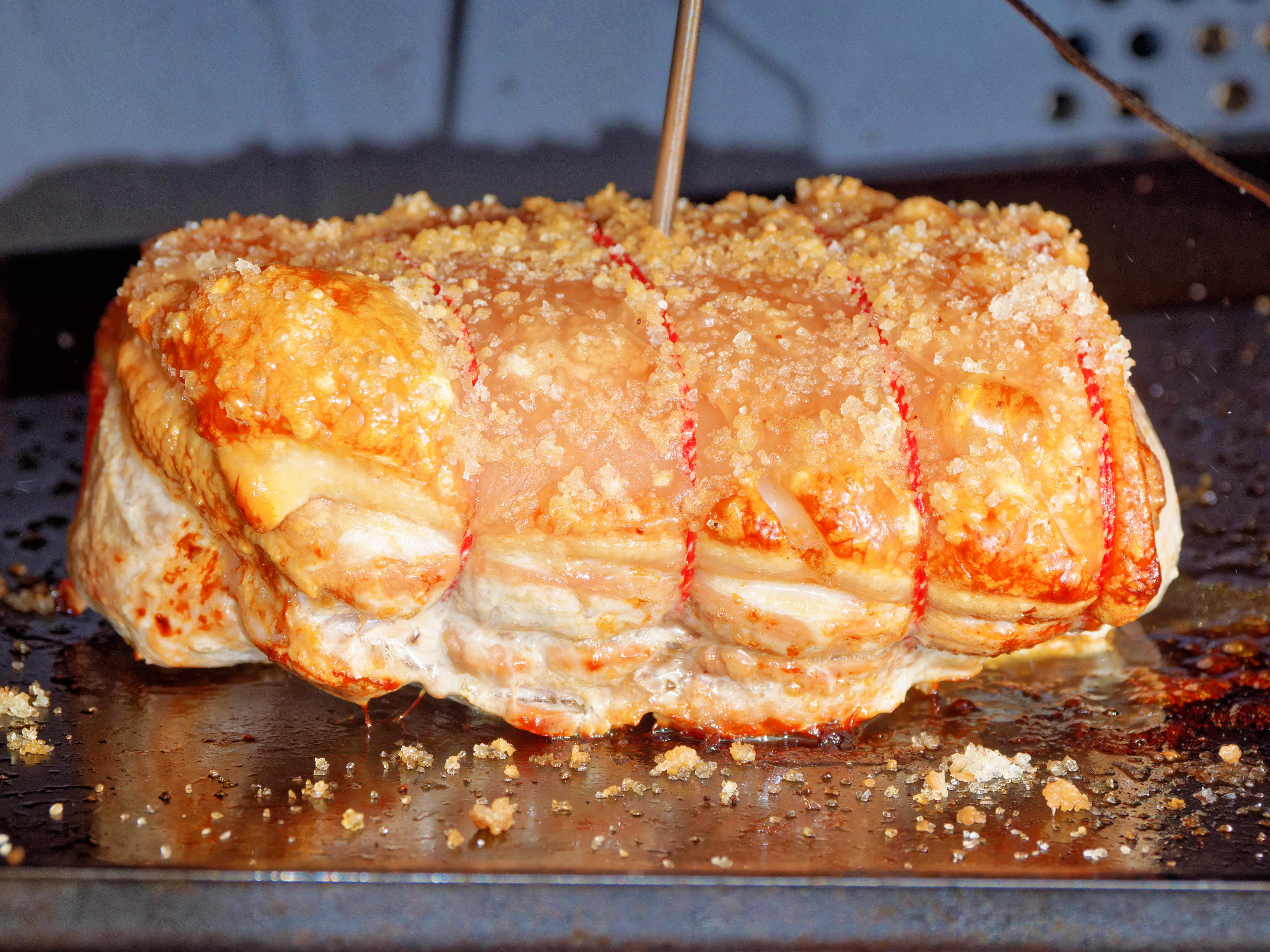 https://lemis.nyc3.digitaloceanspaces.com/grog/Photos/20250817/big/Roasting-pork-8.jpeg