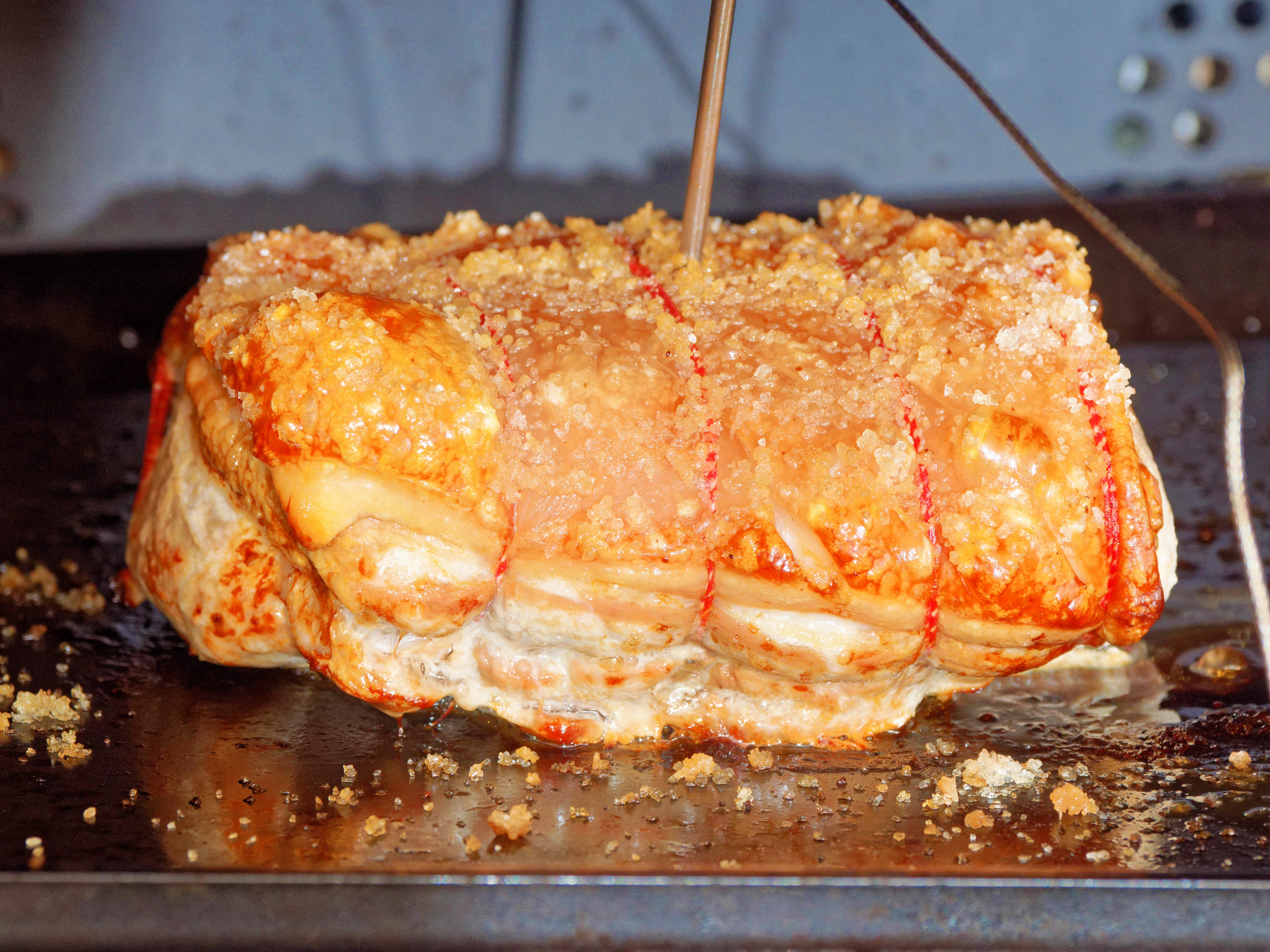 https://lemis.nyc3.digitaloceanspaces.com/grog/Photos/20250817/big/Roasting-pork-9.jpeg