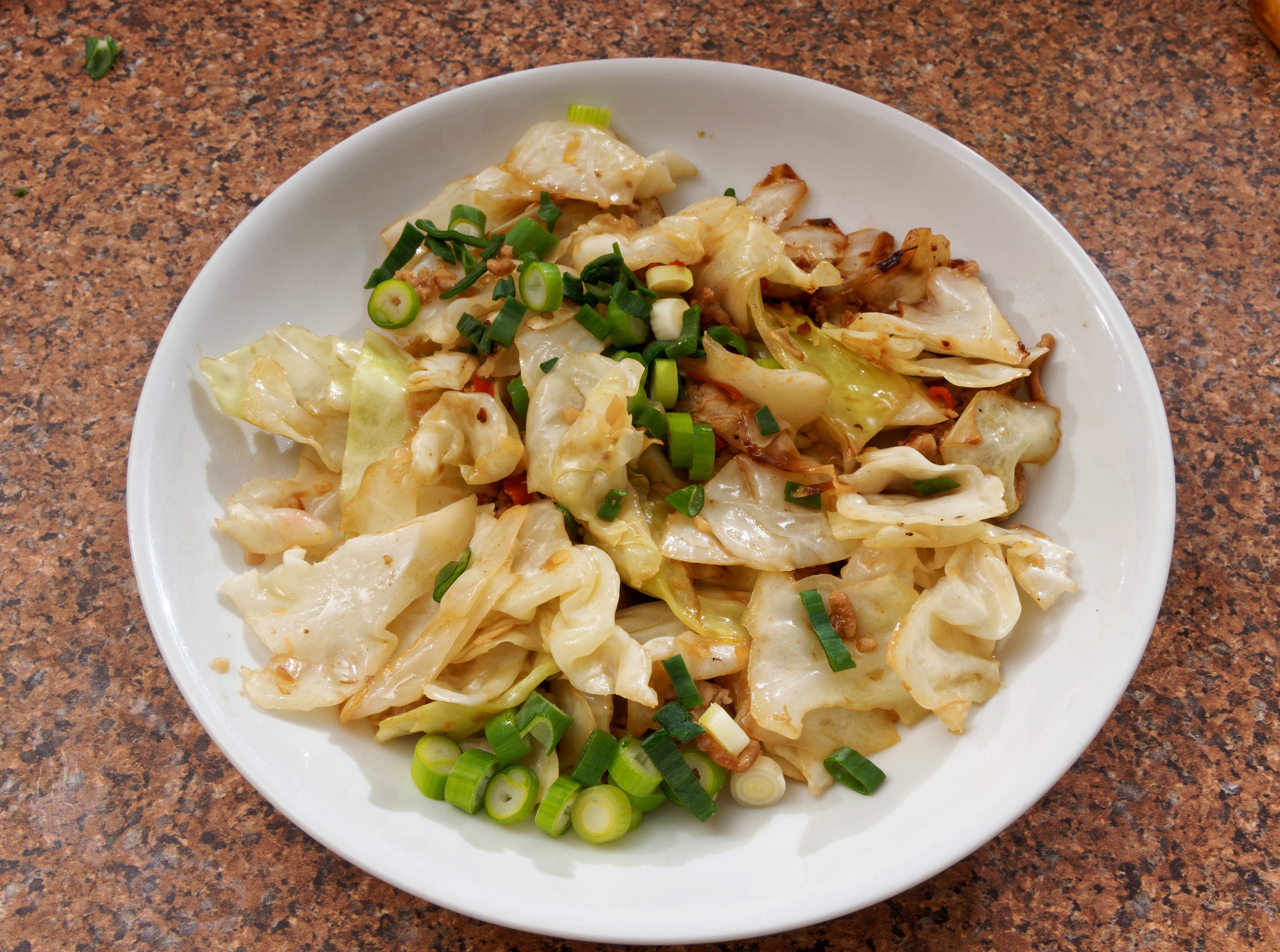 https://lemis.nyc3.digitaloceanspaces.com/grog/Photos/20250822/big/Fried-cabbage-9.jpeg