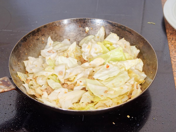 https://lemis.nyc3.digitaloceanspaces.com/grog/Photos/20250822/small/Fried-cabbage-7.jpeg