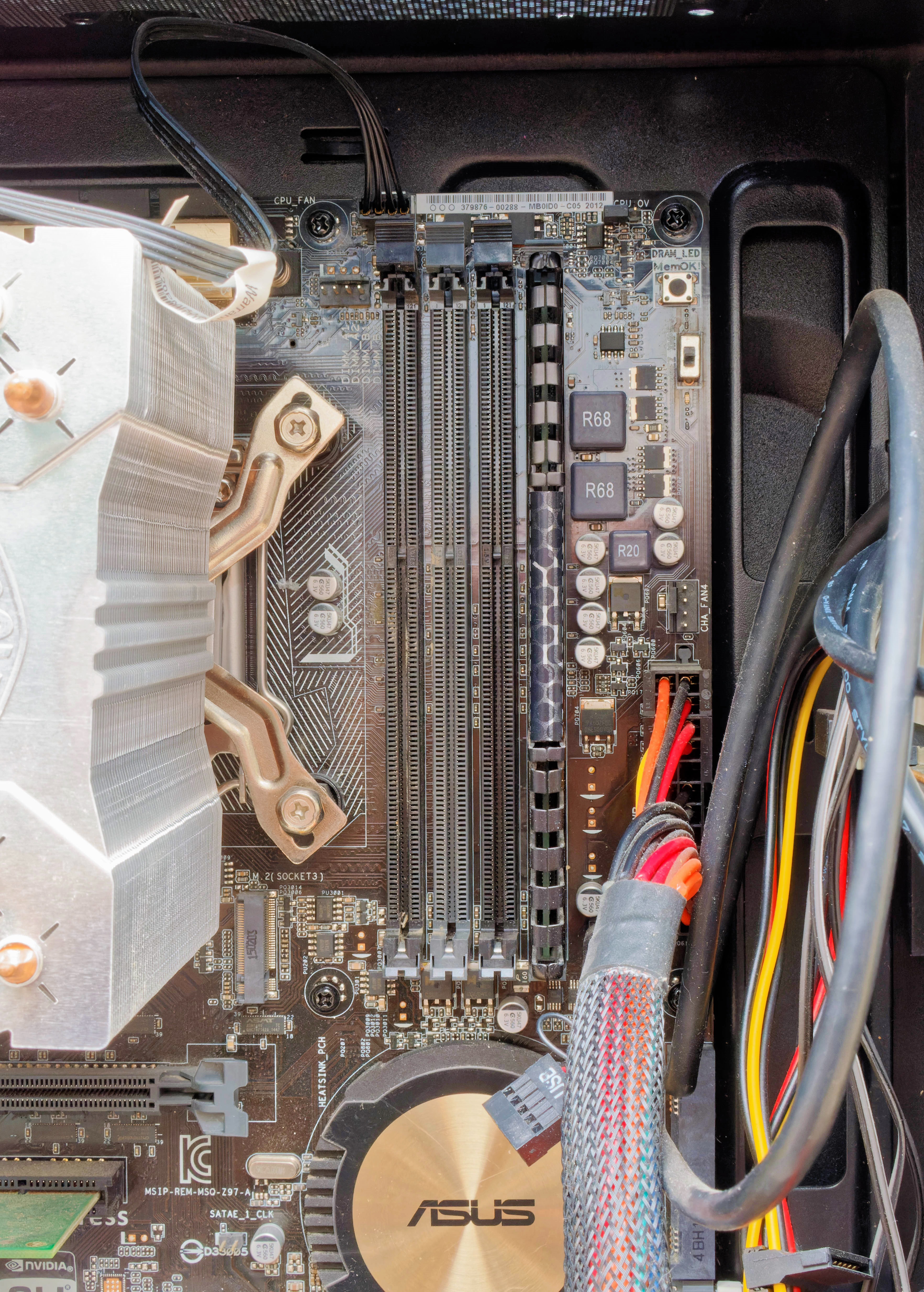 https://lemis.nyc3.digitaloceanspaces.com/grog/Photos/20250825/big/Memory-chips-5.jpeg