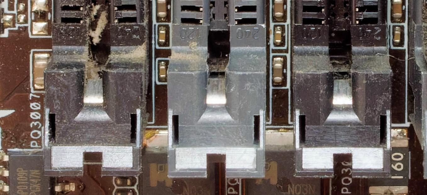 https://lemis.nyc3.digitaloceanspaces.com/grog/Photos/20250825/big/Memory-chips-6-detail.jpeg