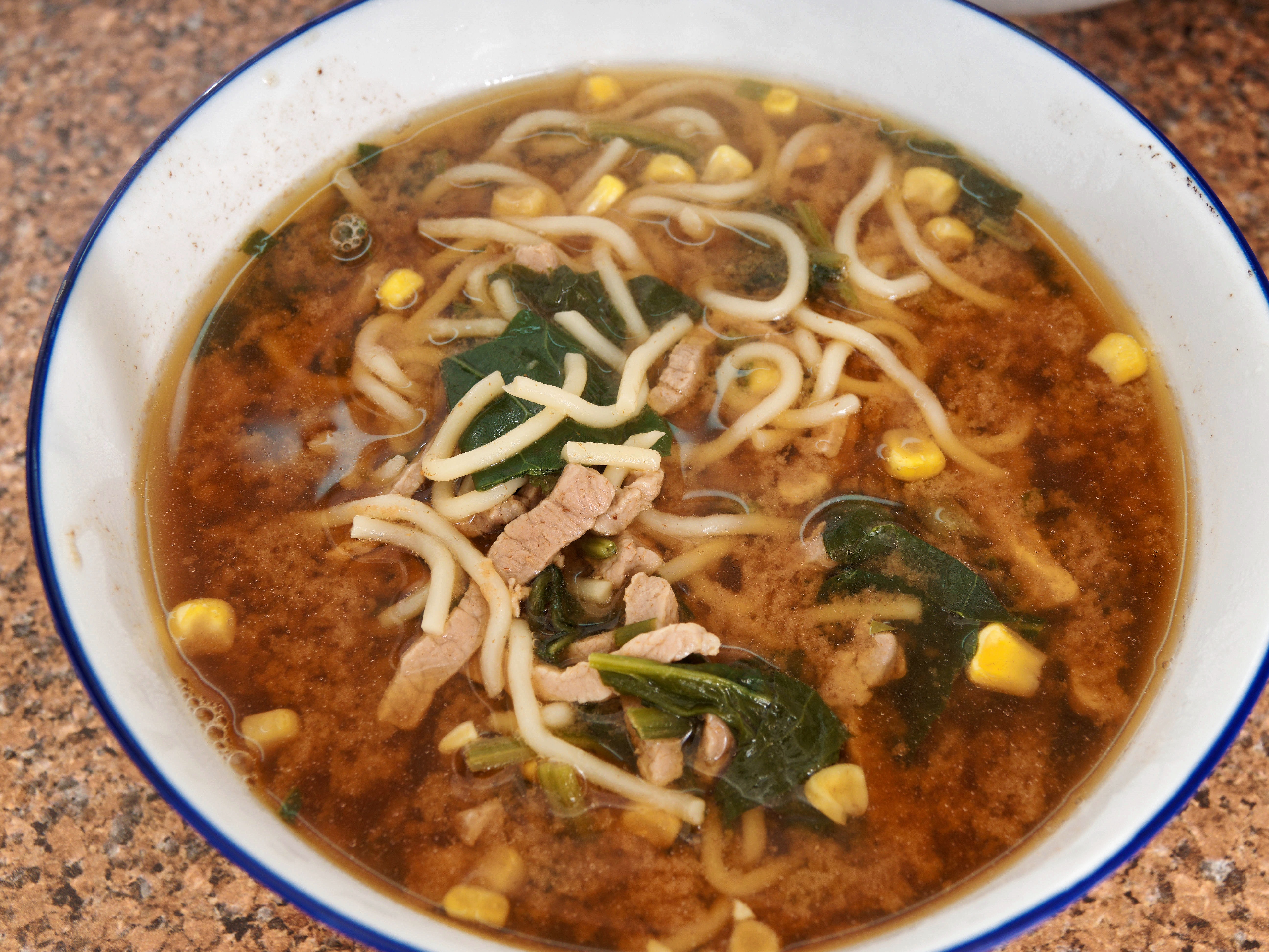 https://lemis.nyc3.digitaloceanspaces.com/grog/Photos/20250913/big/Instant-ramen-12.jpeg
