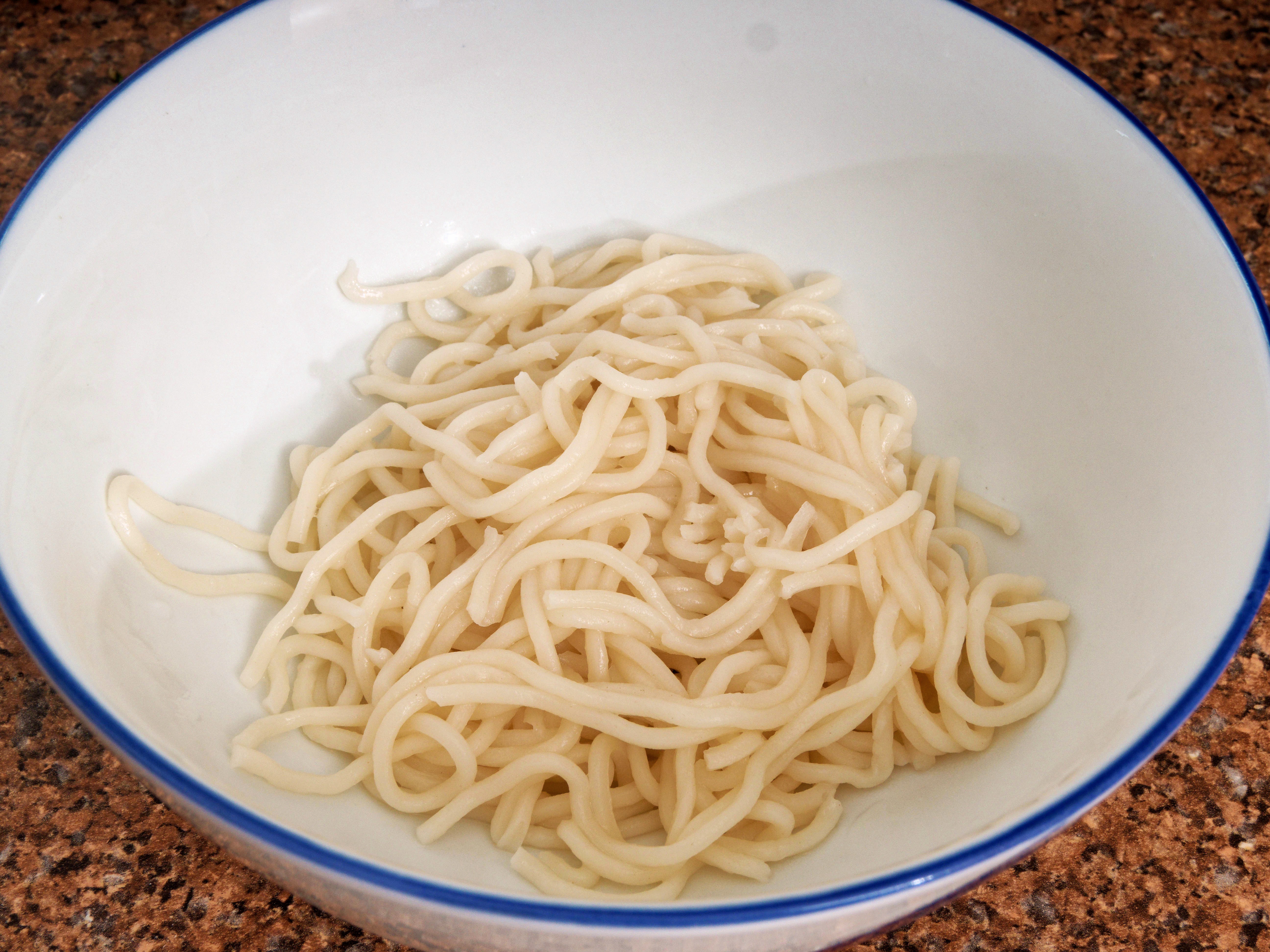 https://lemis.nyc3.digitaloceanspaces.com/grog/Photos/20250913/big/Instant-ramen-7.jpeg