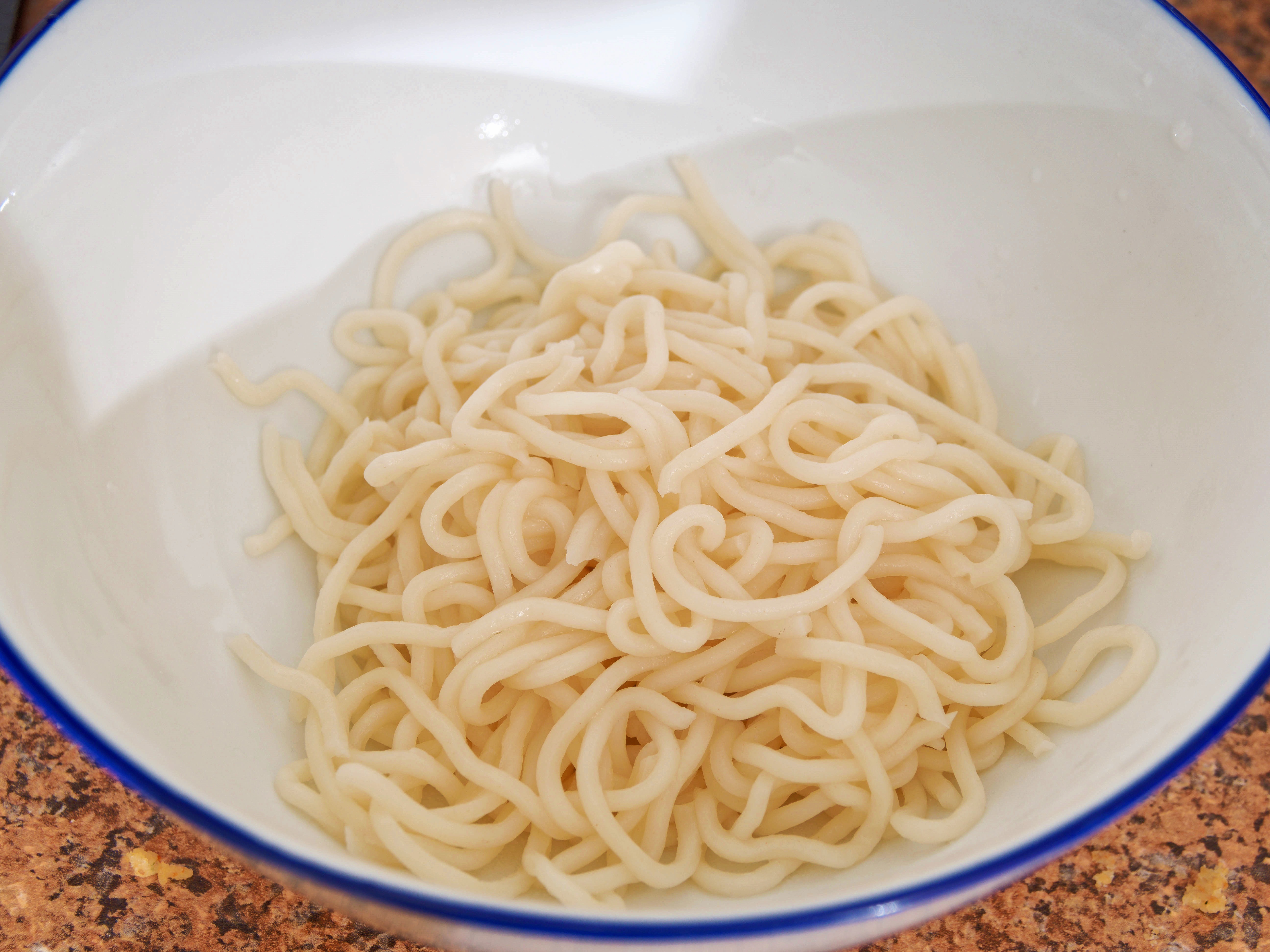 https://lemis.nyc3.digitaloceanspaces.com/grog/Photos/20250913/big/Instant-ramen-8.jpeg