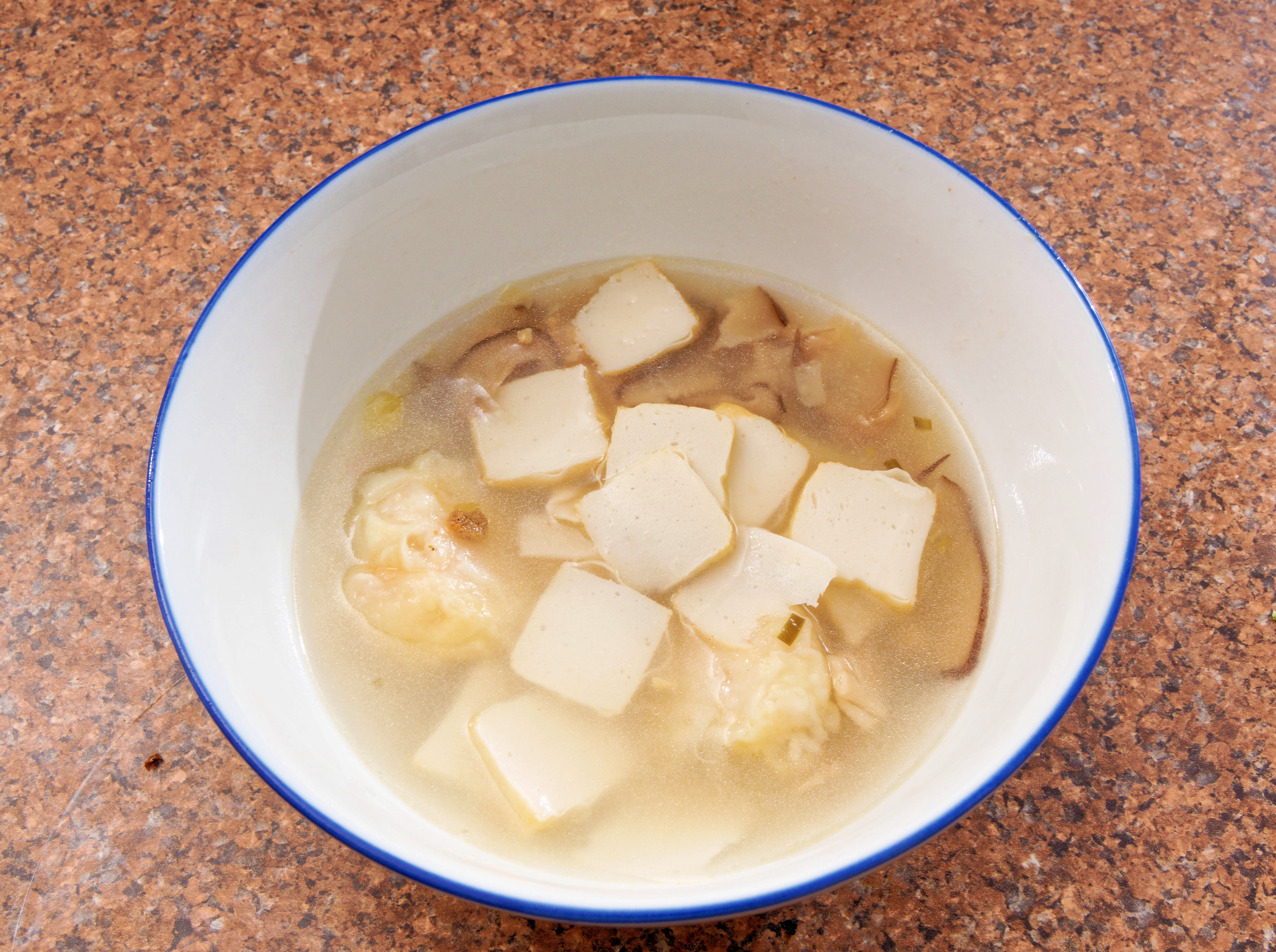 https://lemis.nyc3.digitaloceanspaces.com/grog/Photos/20250915/big/Instant-wonton-soup-4.jpeg