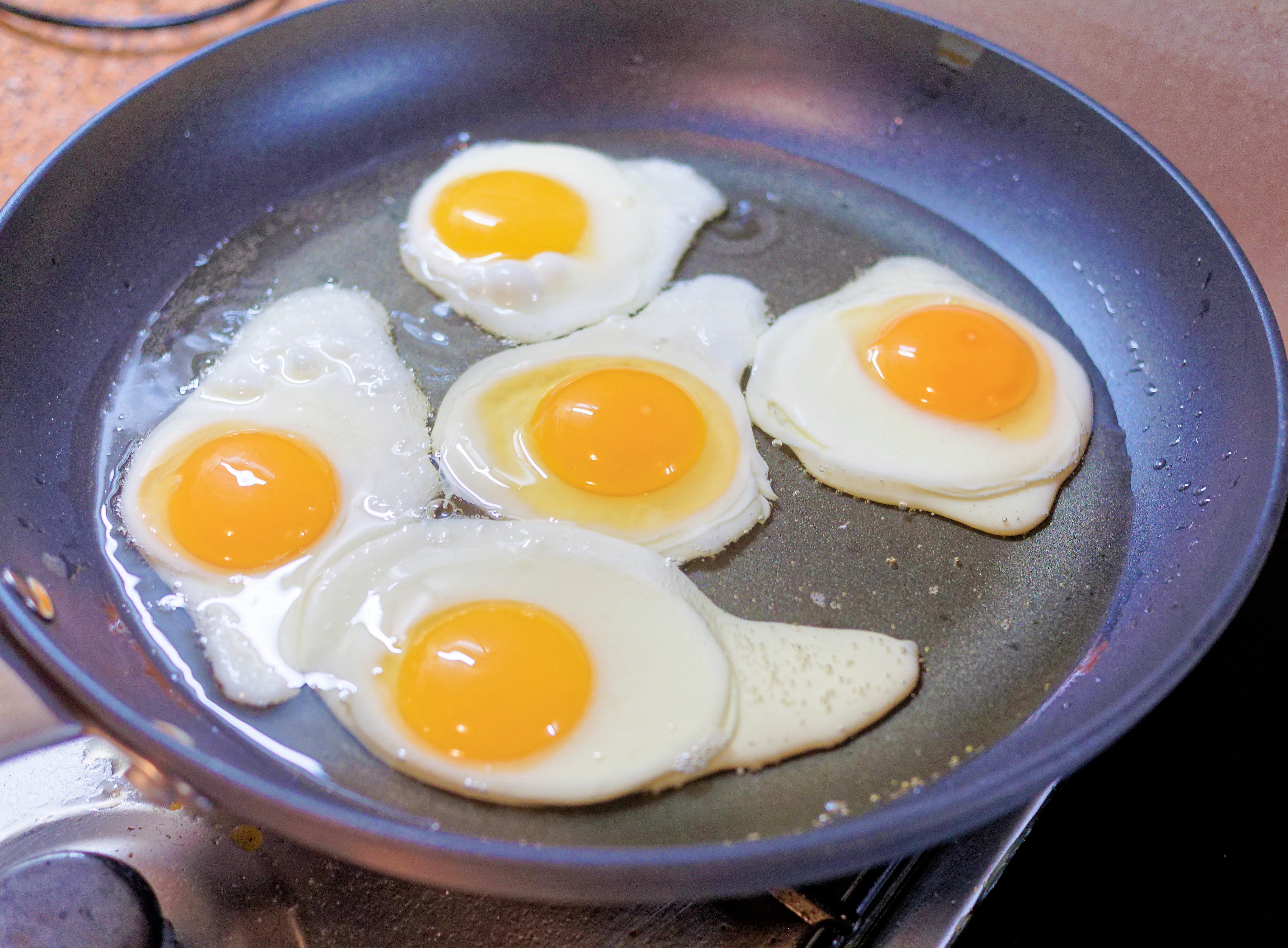 https://lemis.nyc3.digitaloceanspaces.com/grog/Photos/20250925/big/Six-eggs.jpeg