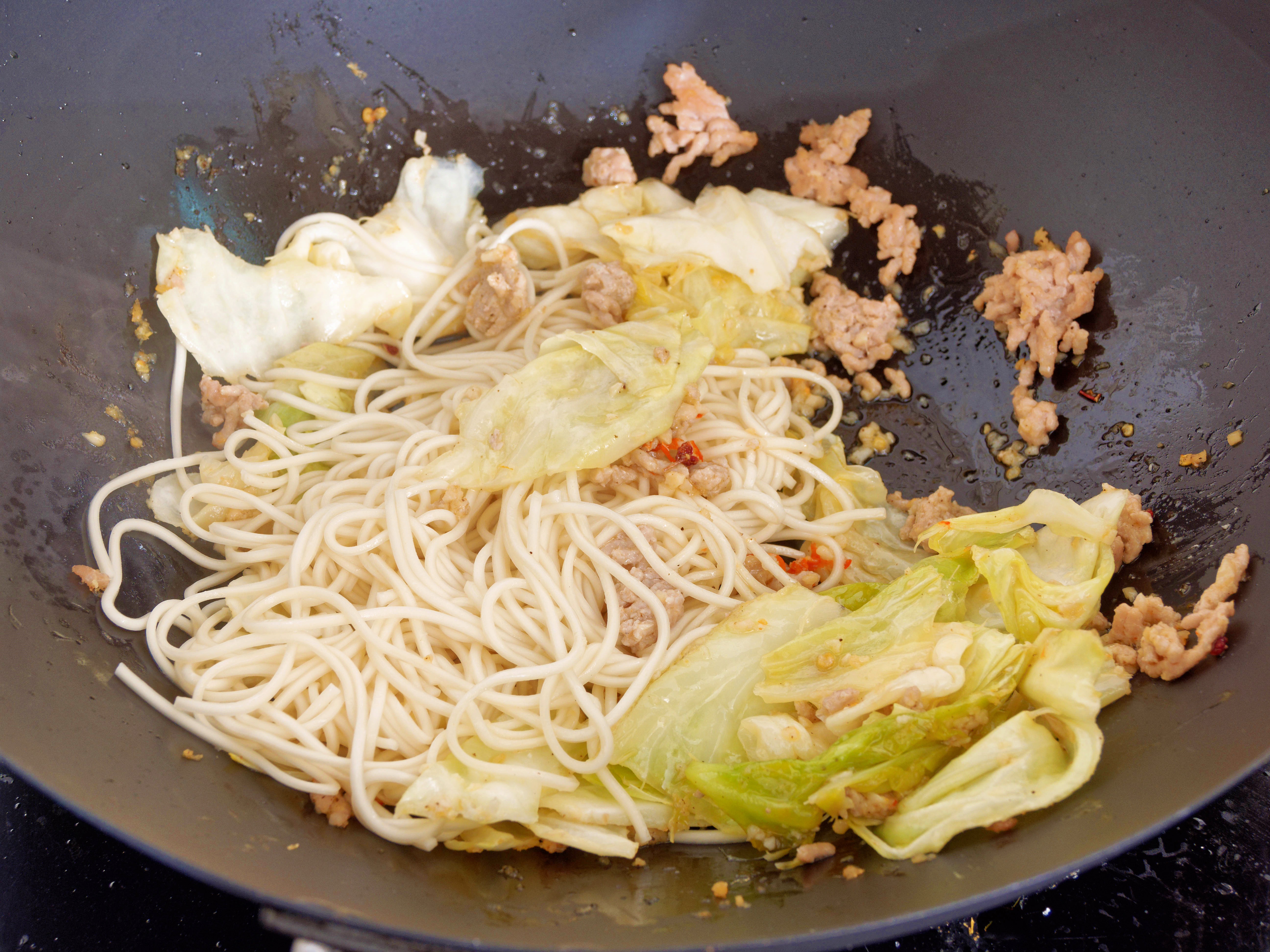 https://lemis.nyc3.digitaloceanspaces.com/grog/Photos/20251002/big/Cabbage-noodle-experiment-10.jpeg