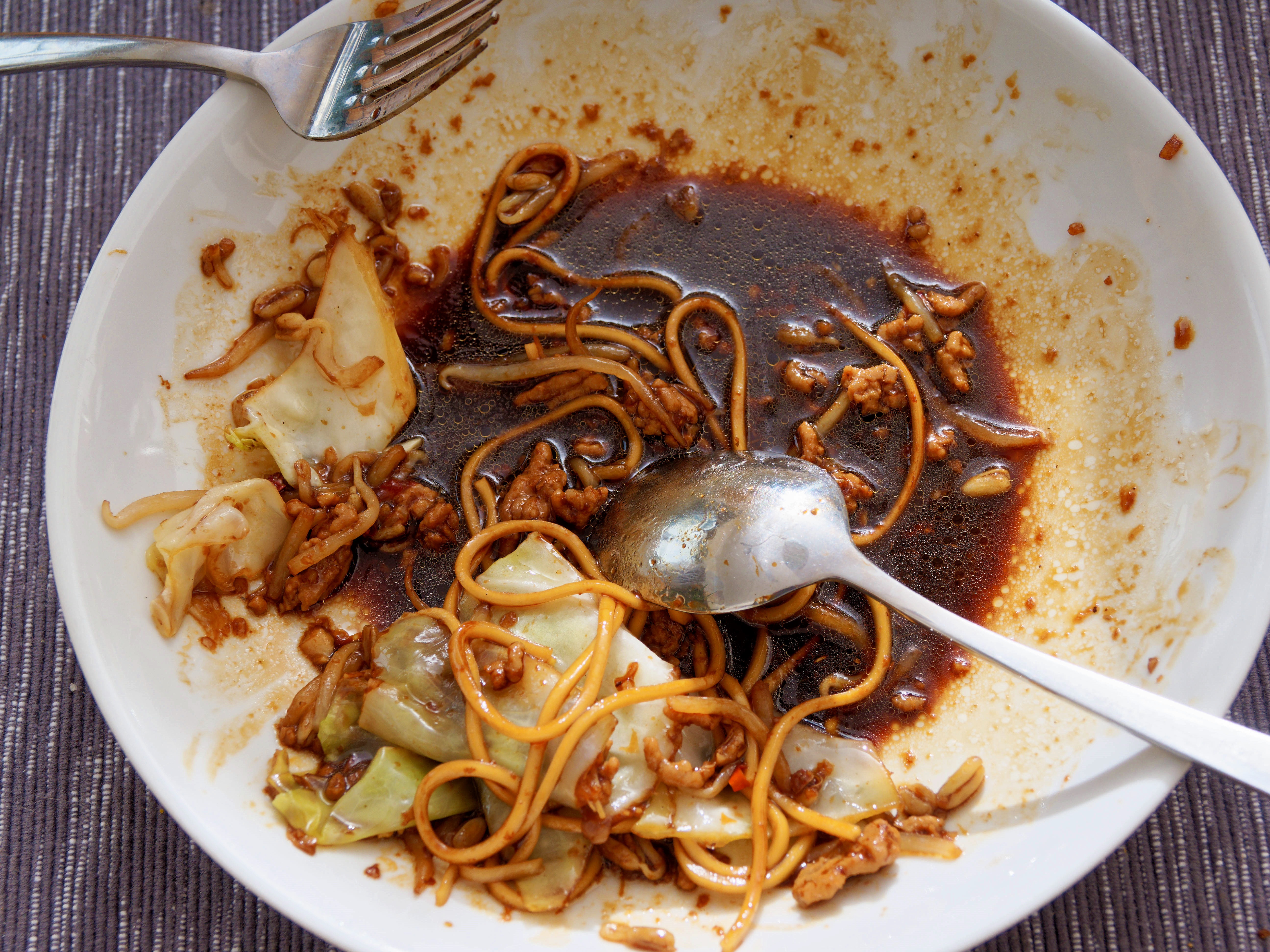 https://lemis.nyc3.digitaloceanspaces.com/grog/Photos/20251002/big/Cabbage-noodle-experiment-14.jpeg