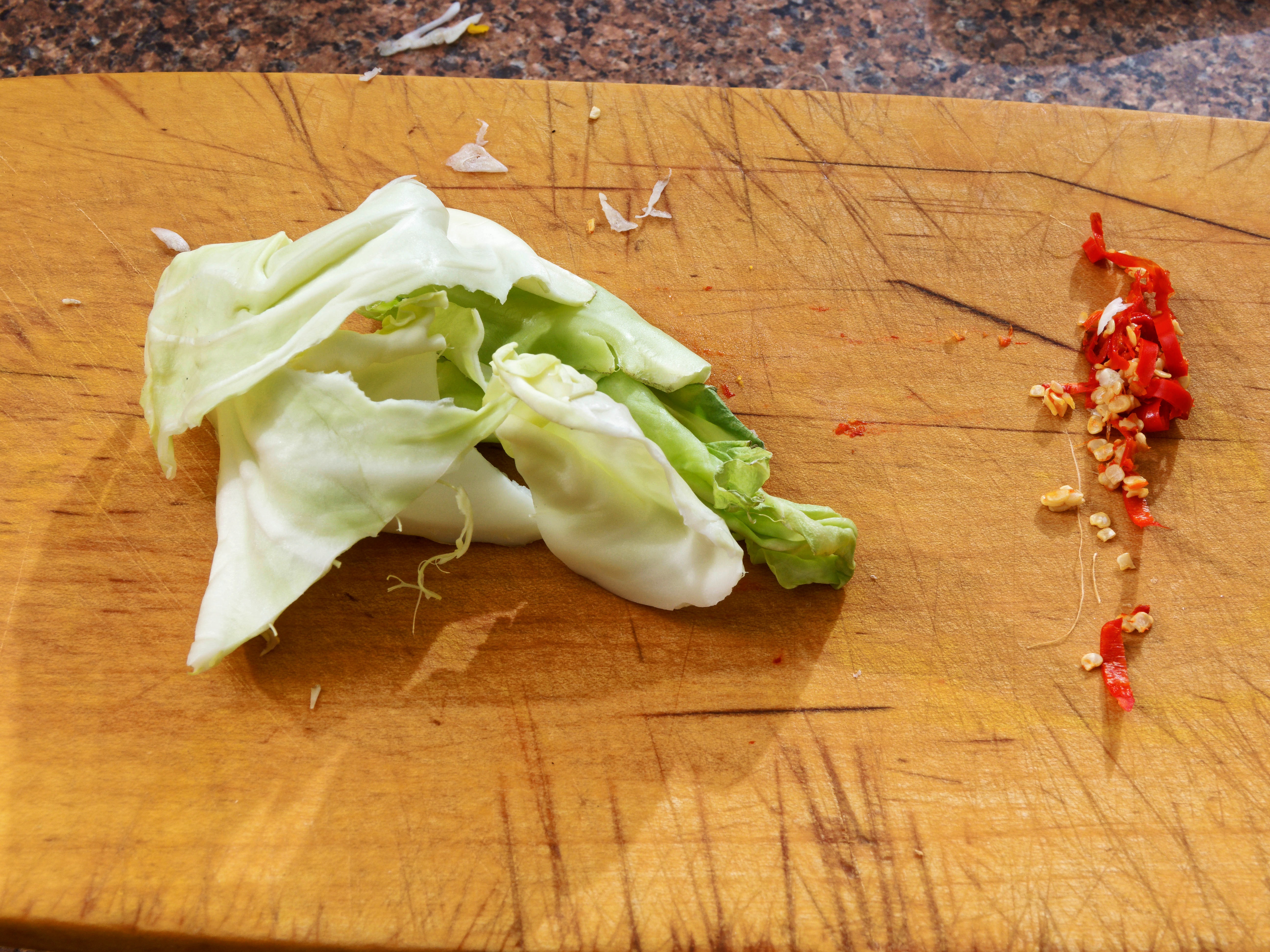 https://lemis.nyc3.digitaloceanspaces.com/grog/Photos/20251002/big/Cabbage-noodle-experiment-2.jpeg