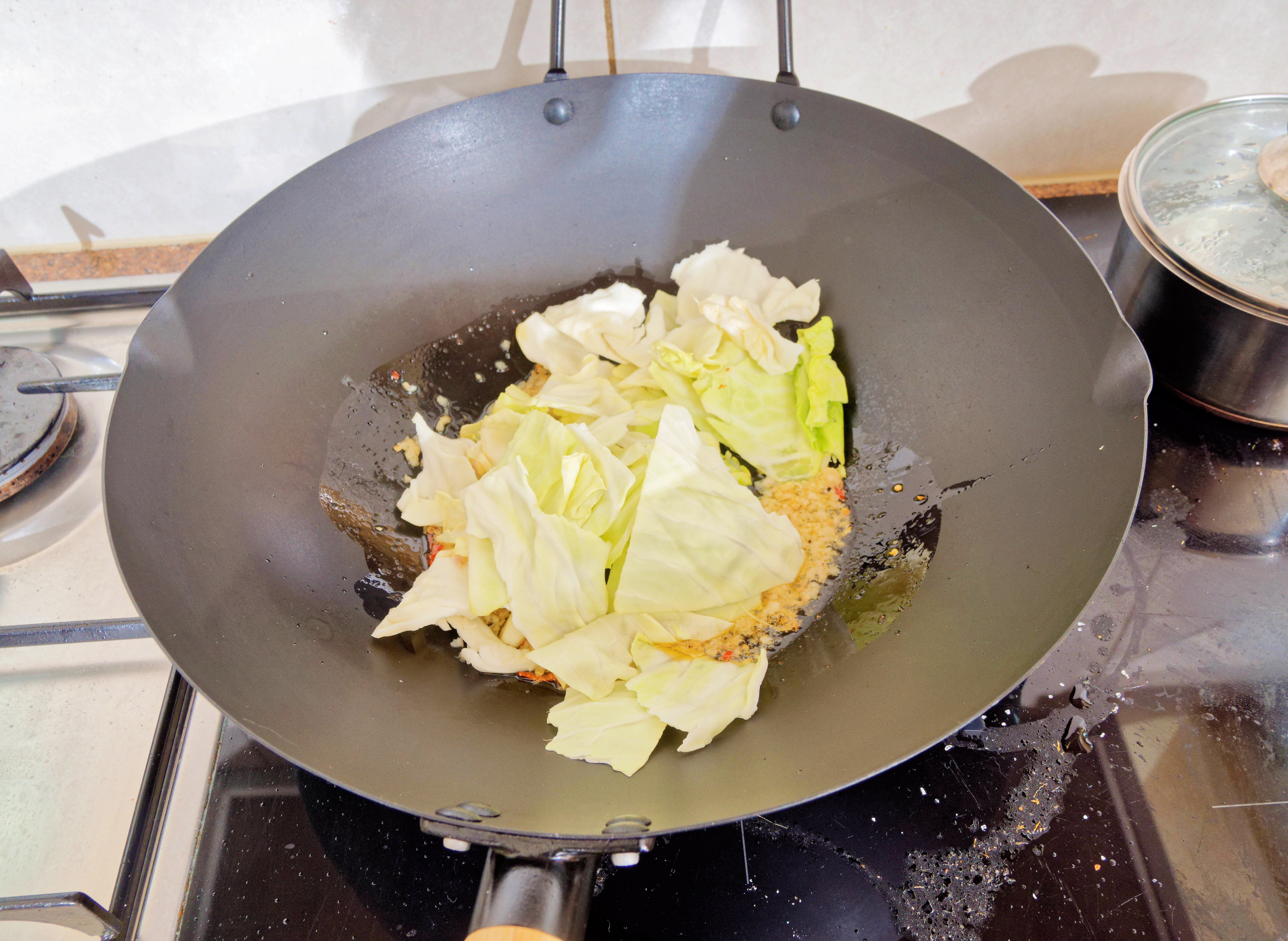 https://lemis.nyc3.digitaloceanspaces.com/grog/Photos/20251002/big/Cabbage-noodle-experiment-4.jpeg