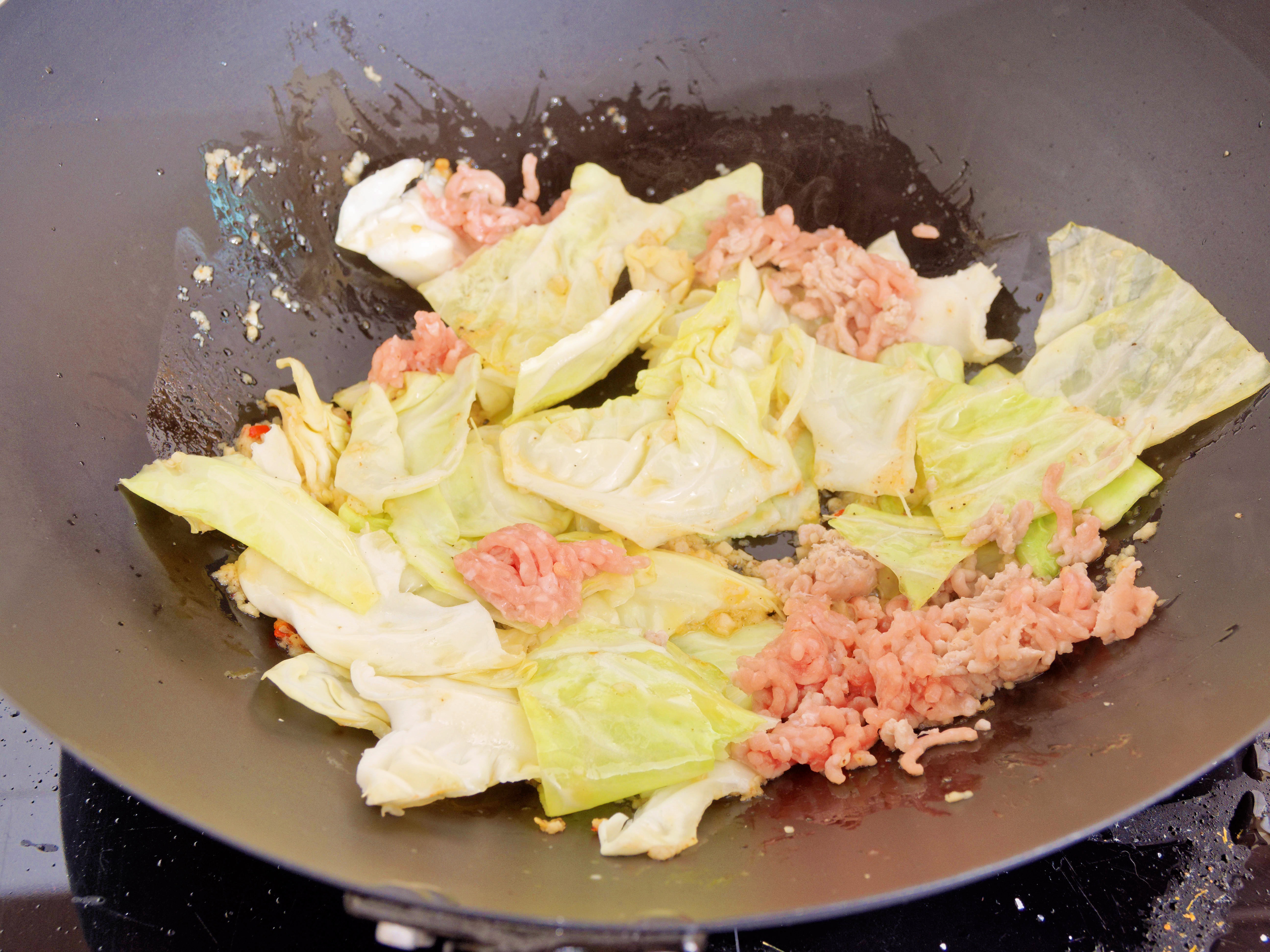https://lemis.nyc3.digitaloceanspaces.com/grog/Photos/20251002/big/Cabbage-noodle-experiment-6.jpeg