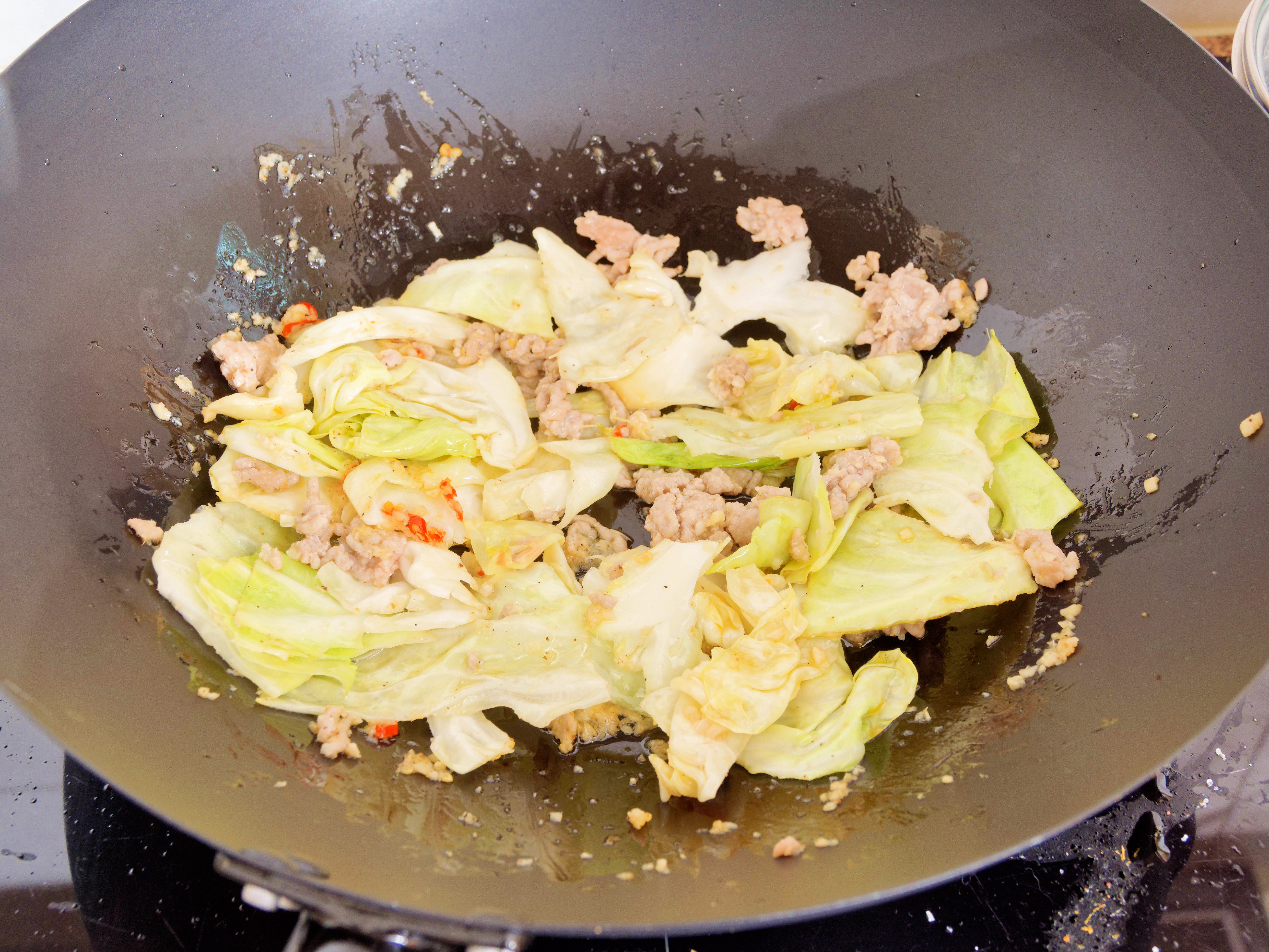 https://lemis.nyc3.digitaloceanspaces.com/grog/Photos/20251002/big/Cabbage-noodle-experiment-7.jpeg