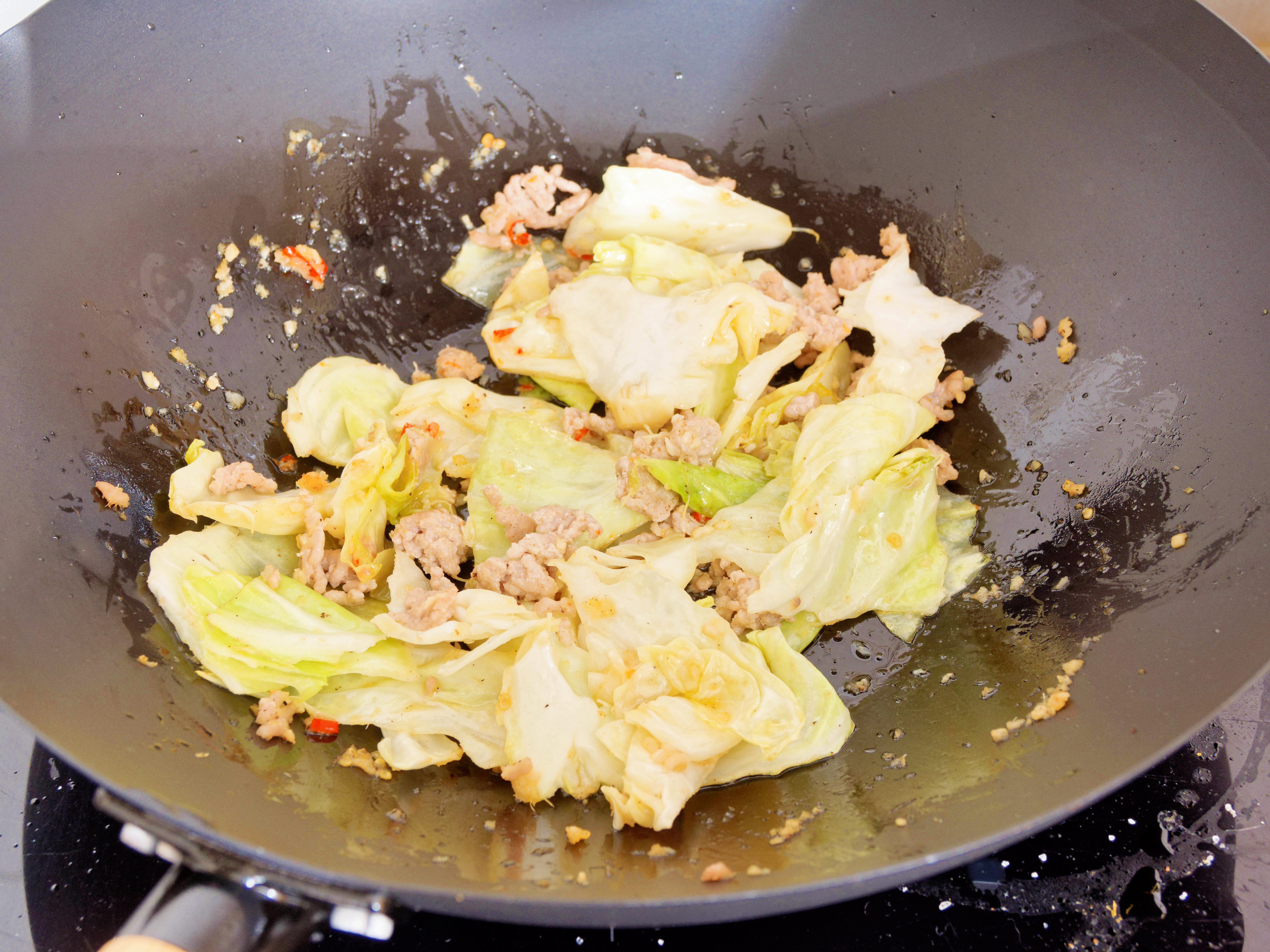 https://lemis.nyc3.digitaloceanspaces.com/grog/Photos/20251002/big/Cabbage-noodle-experiment-8.jpeg