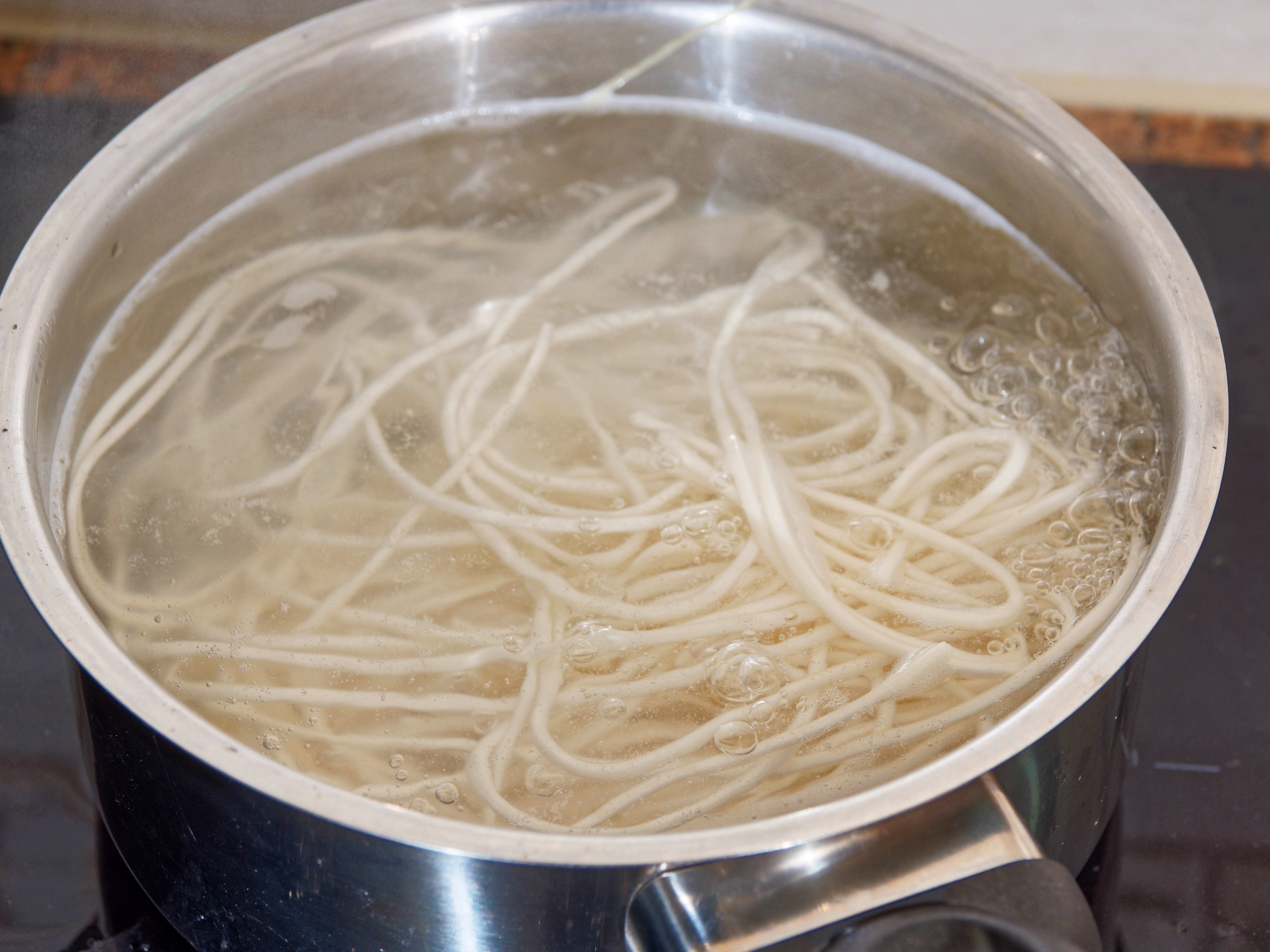https://lemis.nyc3.digitaloceanspaces.com/grog/Photos/20251002/big/Cabbage-noodle-experiment-9.jpeg