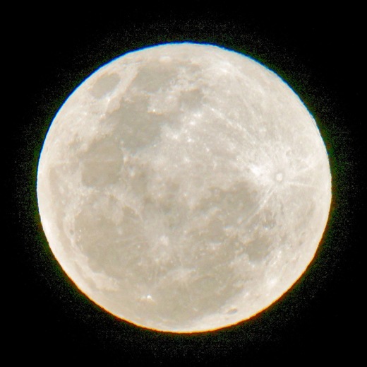 https://lemis.nyc3.digitaloceanspaces.com/grog/Photos/20251007/small/Harvest-moon-4.jpeg