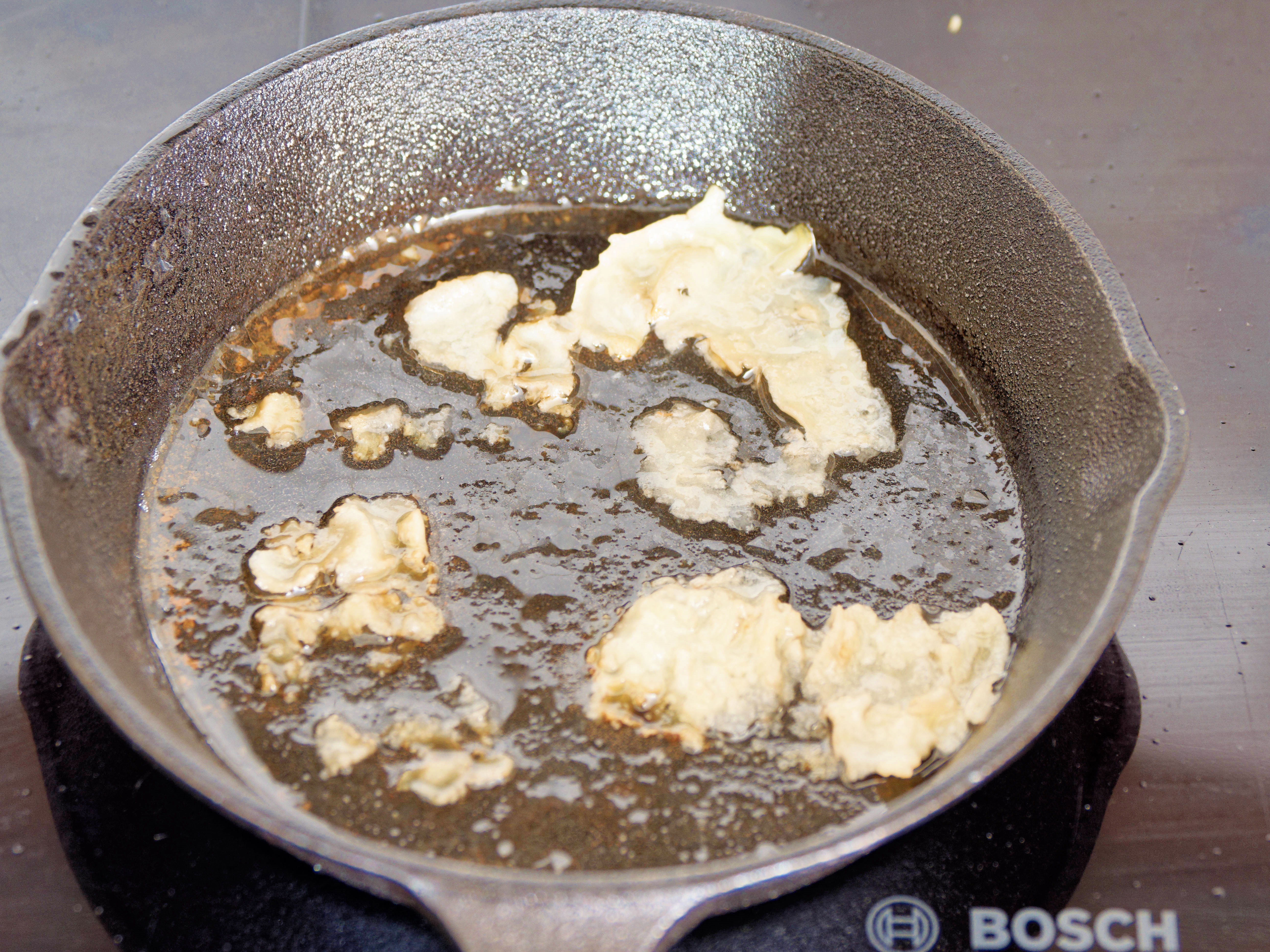 https://lemis.nyc3.digitaloceanspaces.com/grog/Photos/20251009/big/Stuck-dumplings-2.jpeg