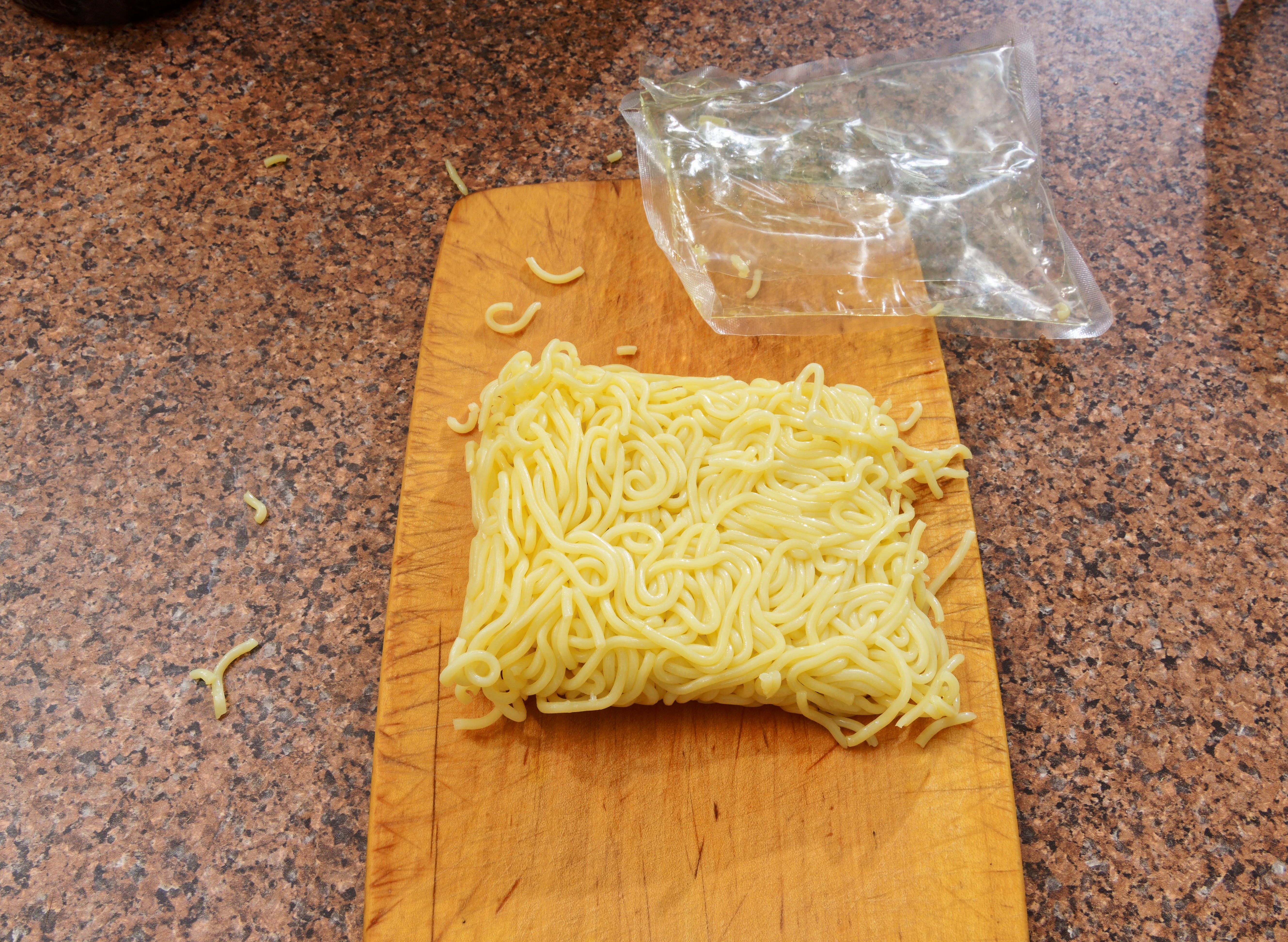 https://lemis.nyc3.digitaloceanspaces.com/grog/Photos/20251010/big/ALDI-Singapore-noodles-1.jpeg