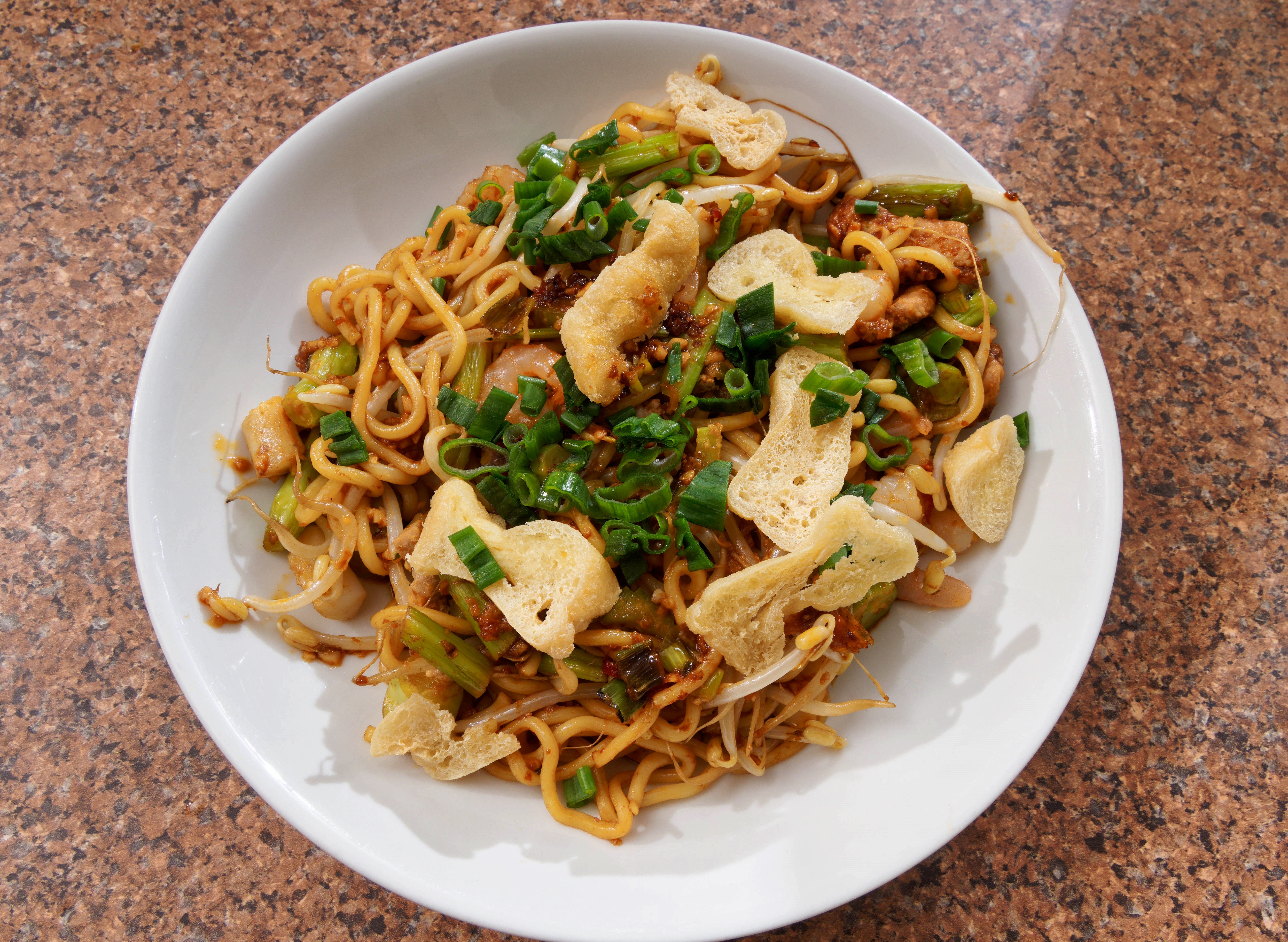 https://lemis.nyc3.digitaloceanspaces.com/grog/Photos/20251010/big/ALDI-Singapore-noodles-2.jpeg