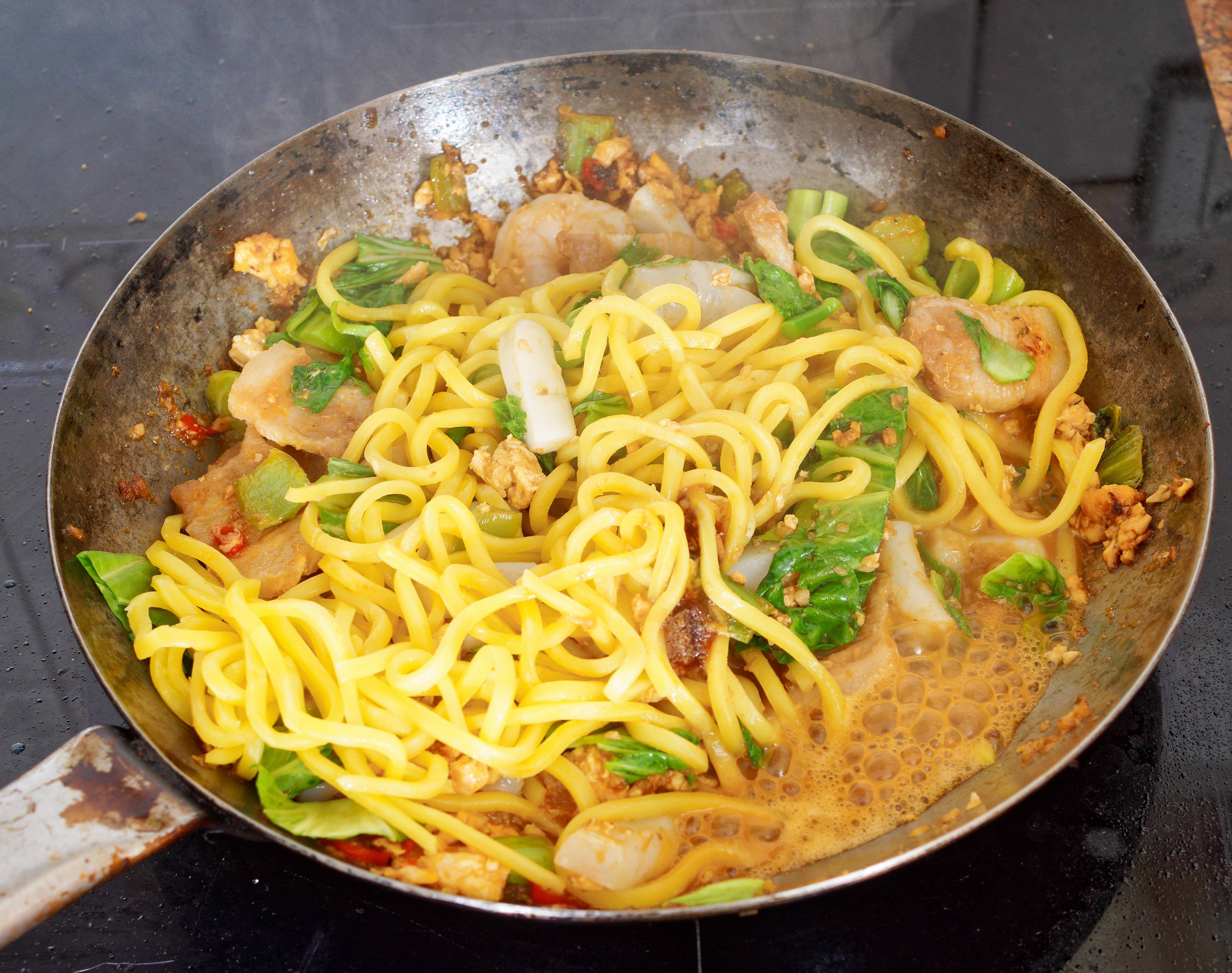 Photo Hokkien-Mee-1.jpeg.  Click to redisplay small version of image. https://lemis.nyc3.digitaloceanspaces.com/grog/Photos/20251016/big/Hokkien-Mee-1.jpeg