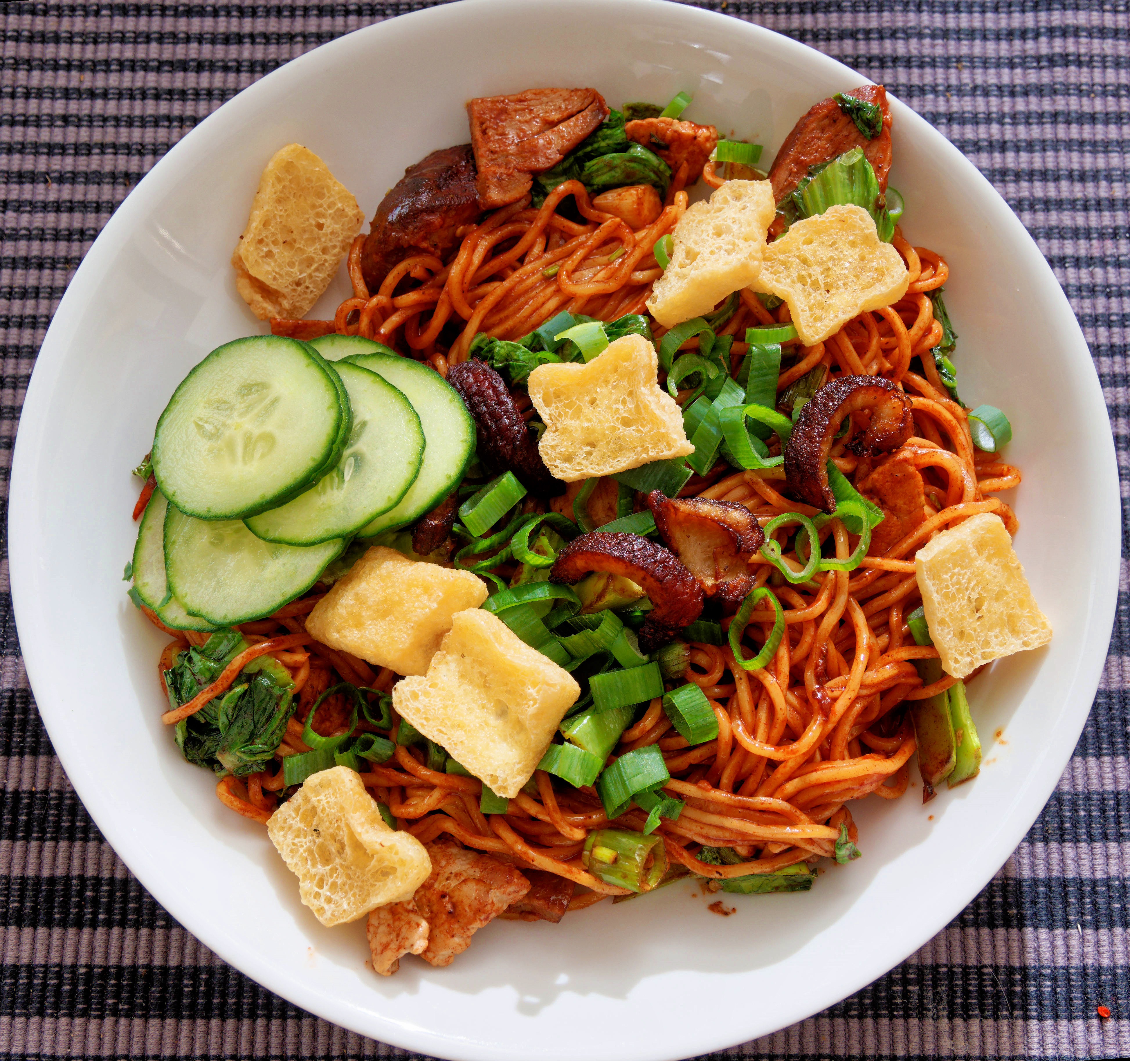 https://lemis.nyc3.digitaloceanspaces.com/grog/Photos/20251021/big/Duck-noodles.jpeg