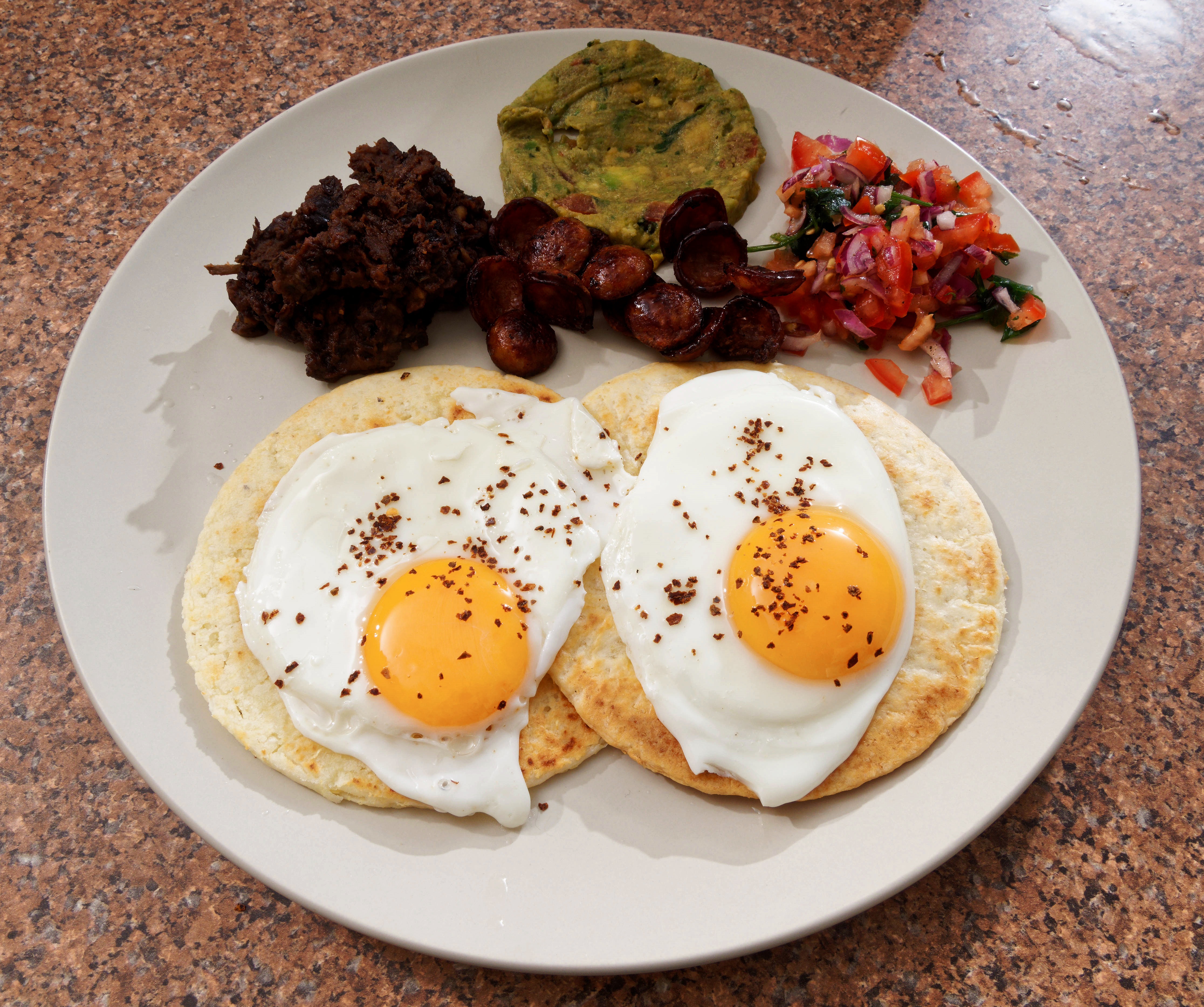 Photo Huevos-rancheros-2.jpeg.  Click to redisplay small version of image. https://lemis.nyc3.digitaloceanspaces.com/grog/Photos/20251023/big/Huevos-rancheros-2.jpeg