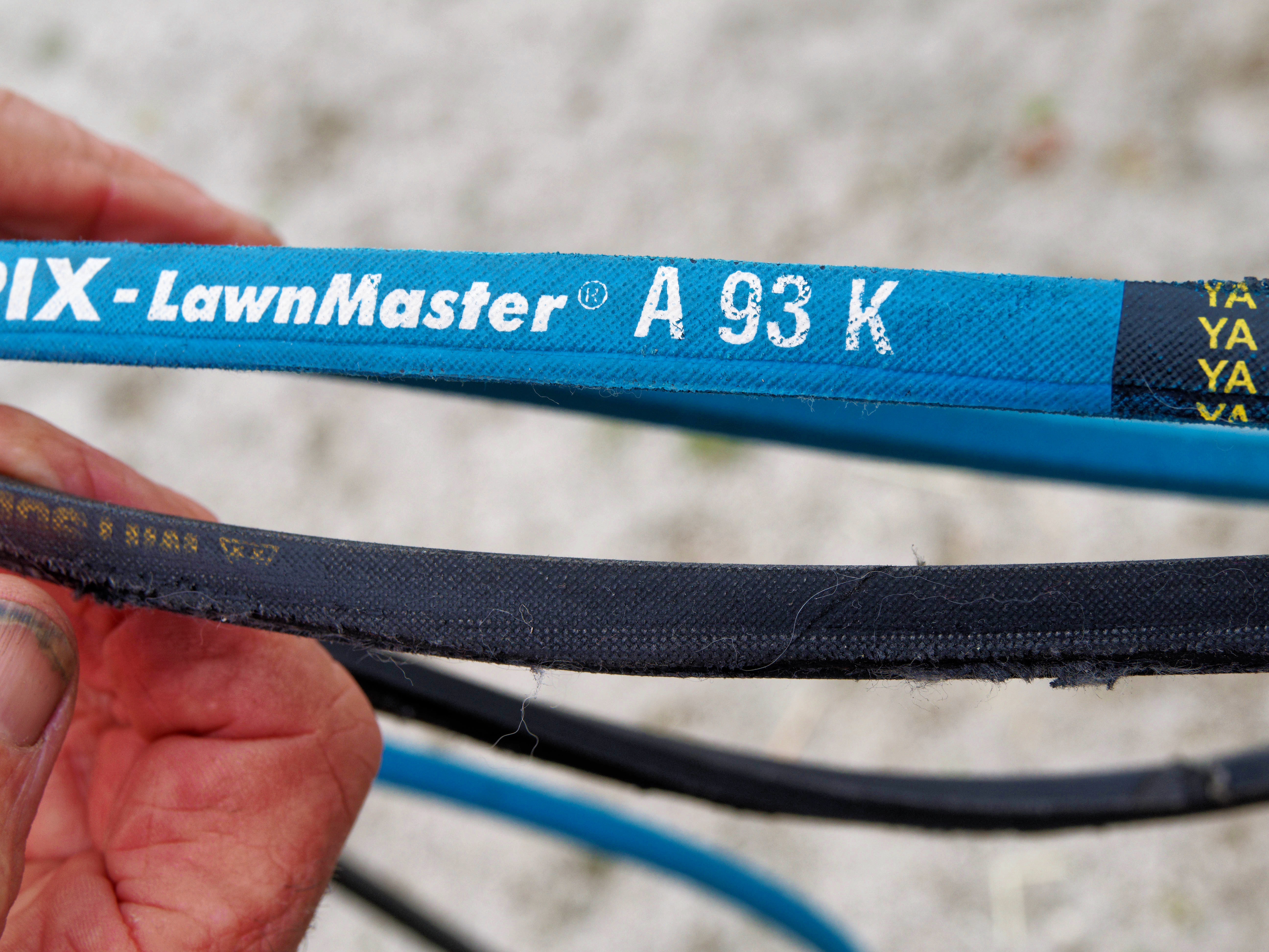 https://lemis.nyc3.digitaloceanspaces.com/grog/Photos/20251025/big/Lawnmower-belt-3.jpeg