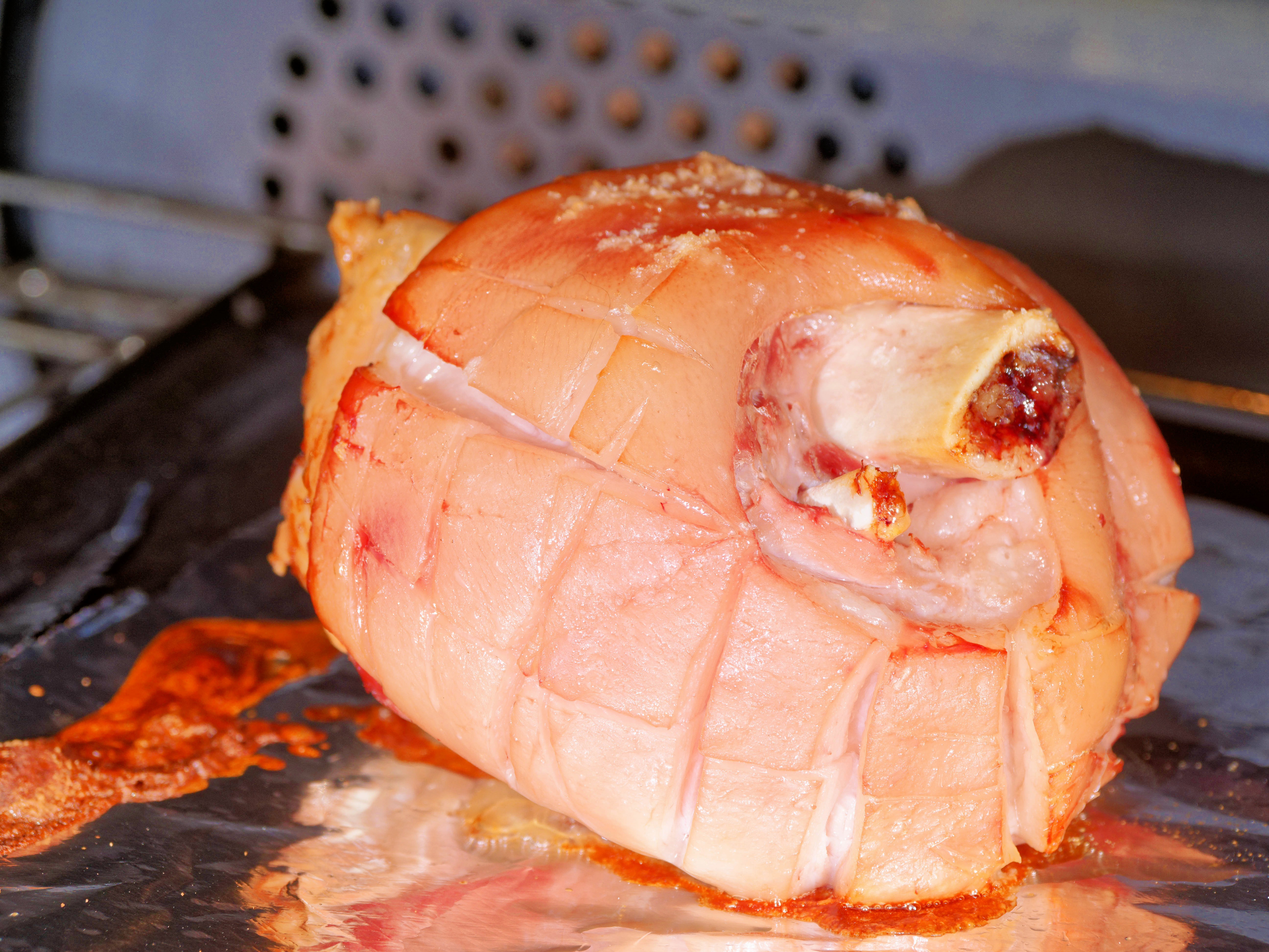 Photo Schweinshaxn-6.jpeg.  Click to redisplay small version of image. https://lemis.nyc3.digitaloceanspaces.com/grog/Photos/20251026/big/Schweinshaxn-6.jpeg