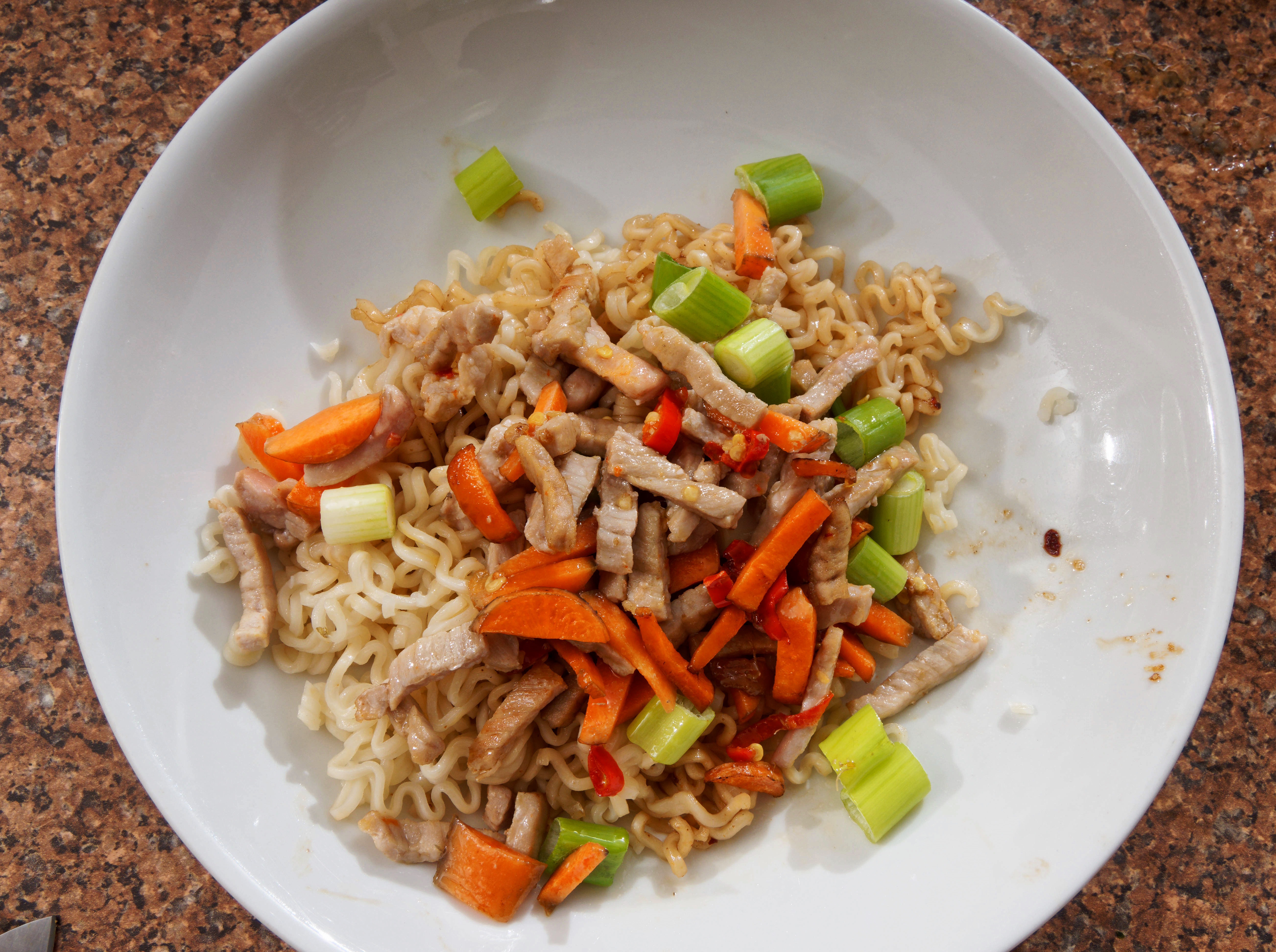 https://lemis.nyc3.digitaloceanspaces.com/grog/Photos/20251229/big/Instant-pancit-Canton-10.jpeg