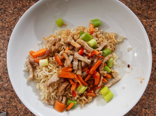 https://lemis.nyc3.digitaloceanspaces.com/grog/Photos/20251229/small/Instant-pancit-Canton-10.jpeg